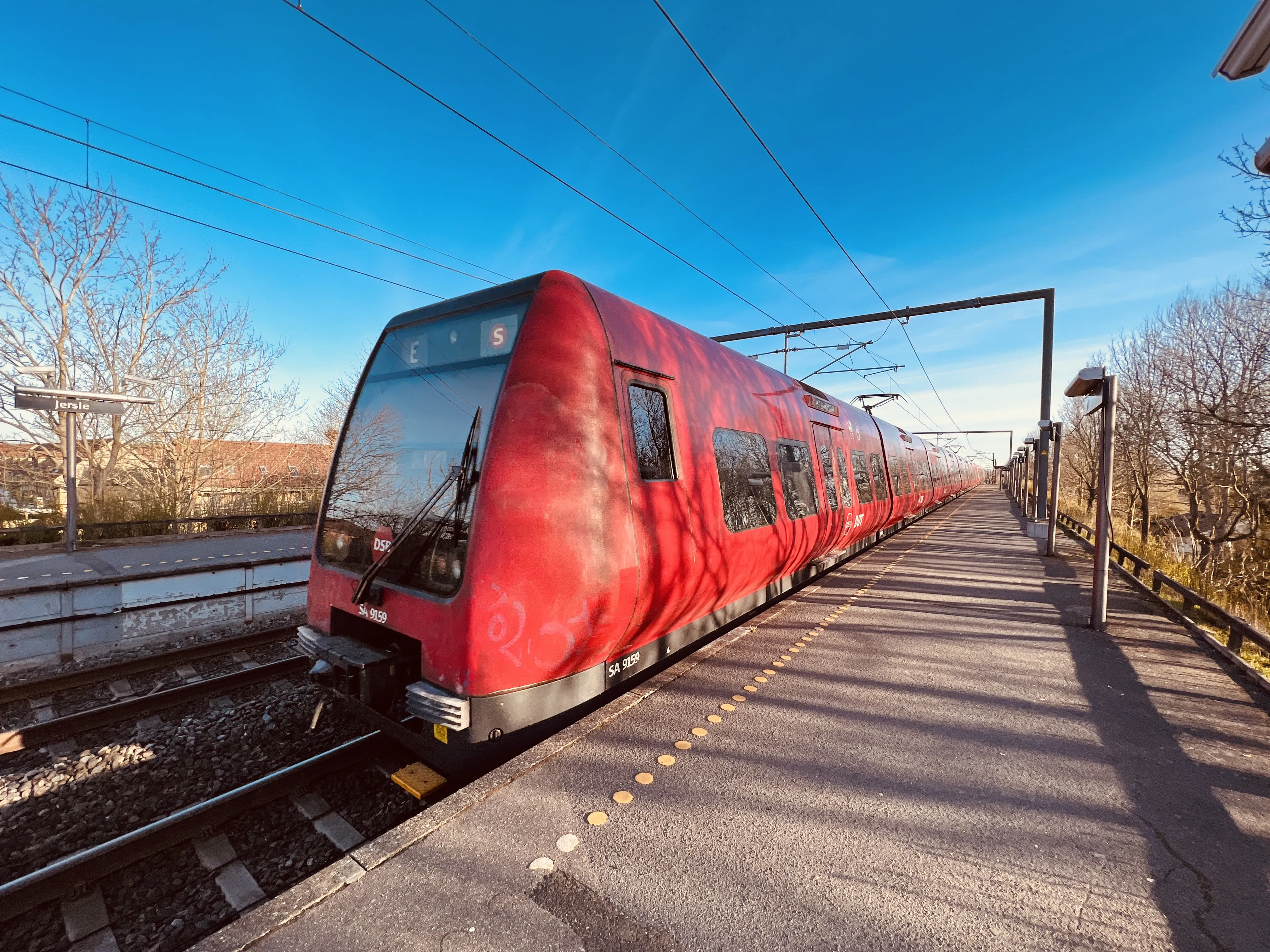 Billede af DSB SA 8159 fotograferet ud for Jersie S-togstrinbræt.