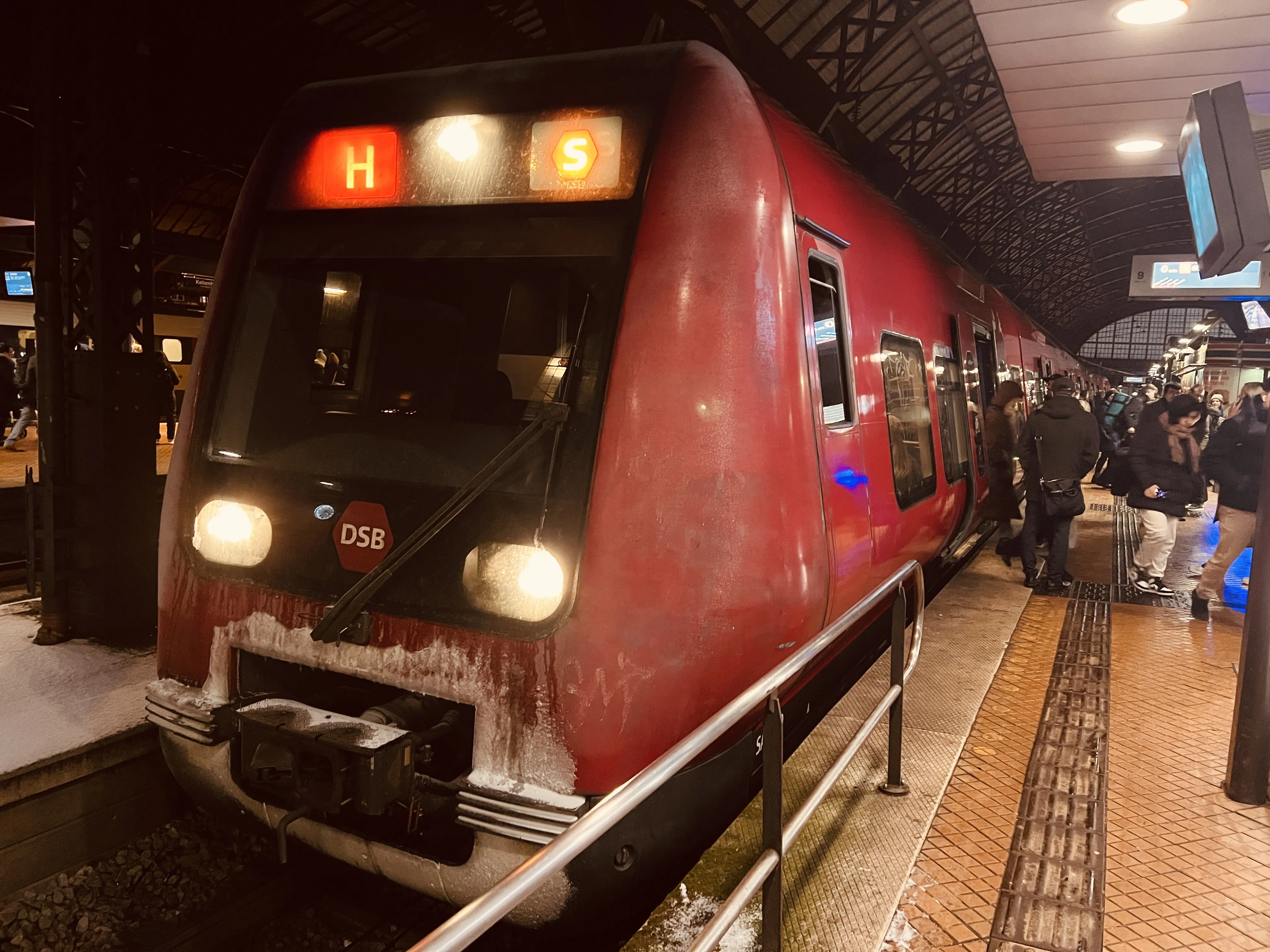 Billede af DSB SA 8159 fotograferet ud for København Hovedbanegård.