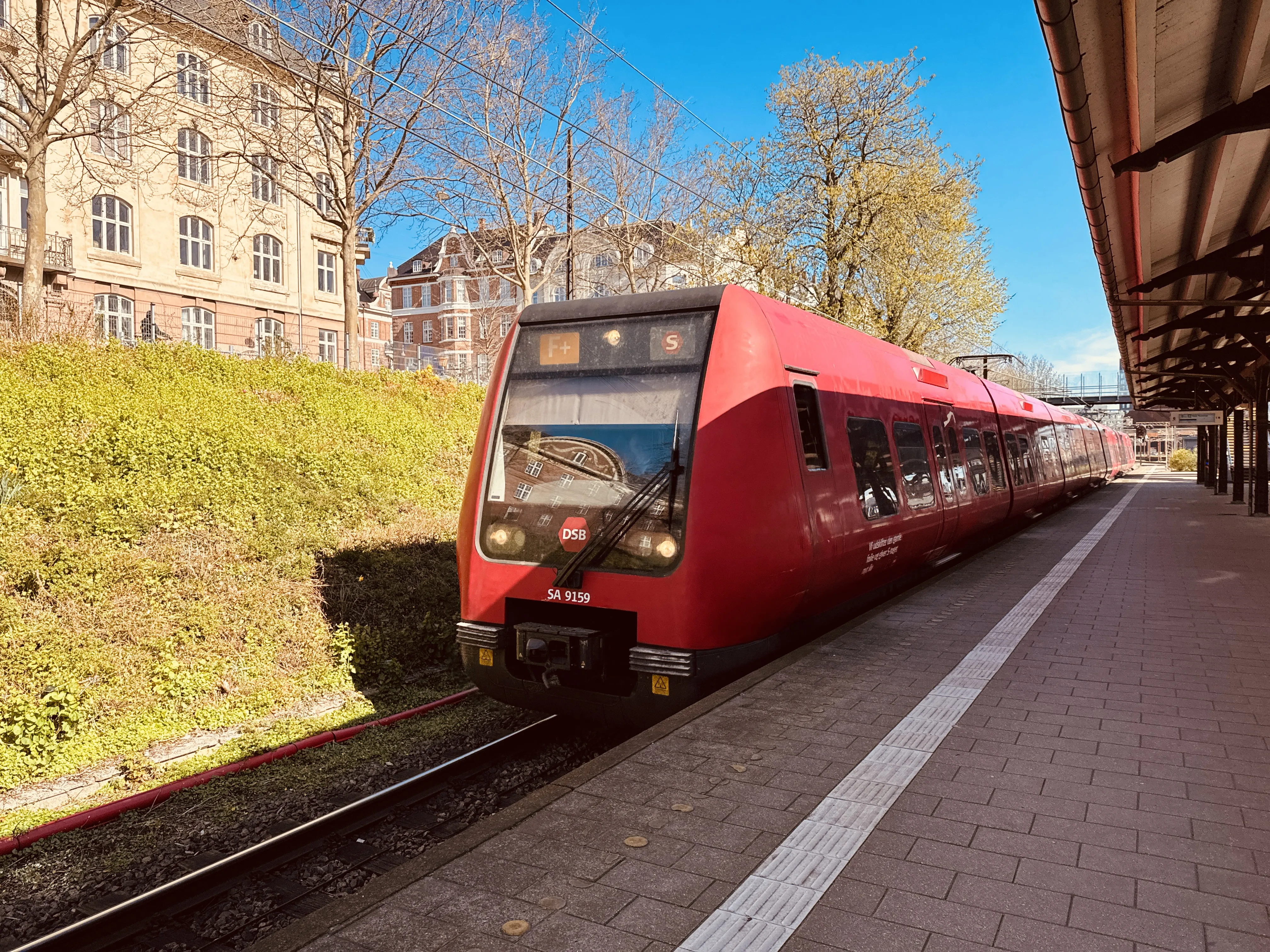 Billede af DSB SA 8159 fotograferet ud for Østerport Station.