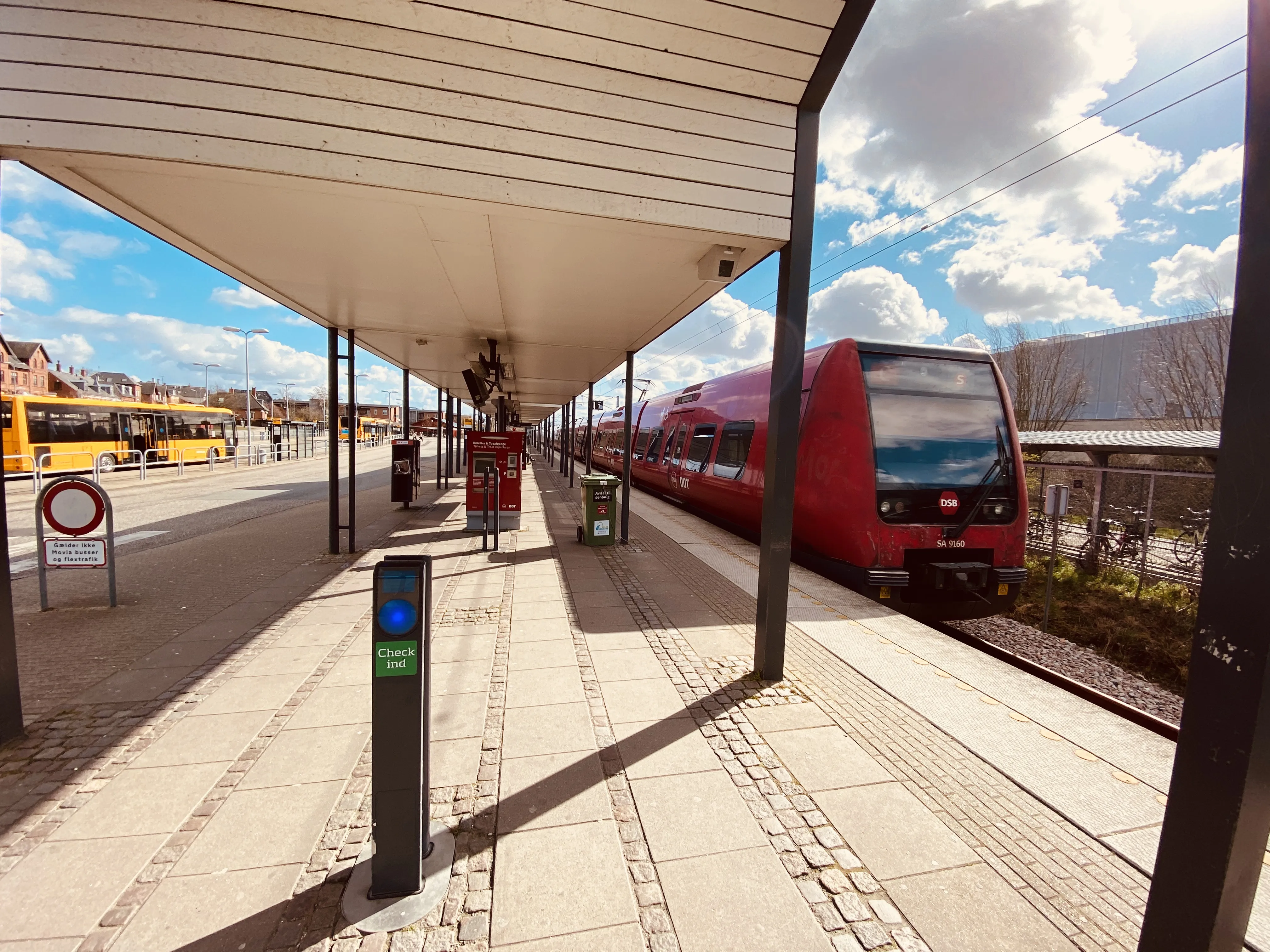 Billede af DSB SA 8160 fotograferet ud for Frederikssund S-togstrinbræt.