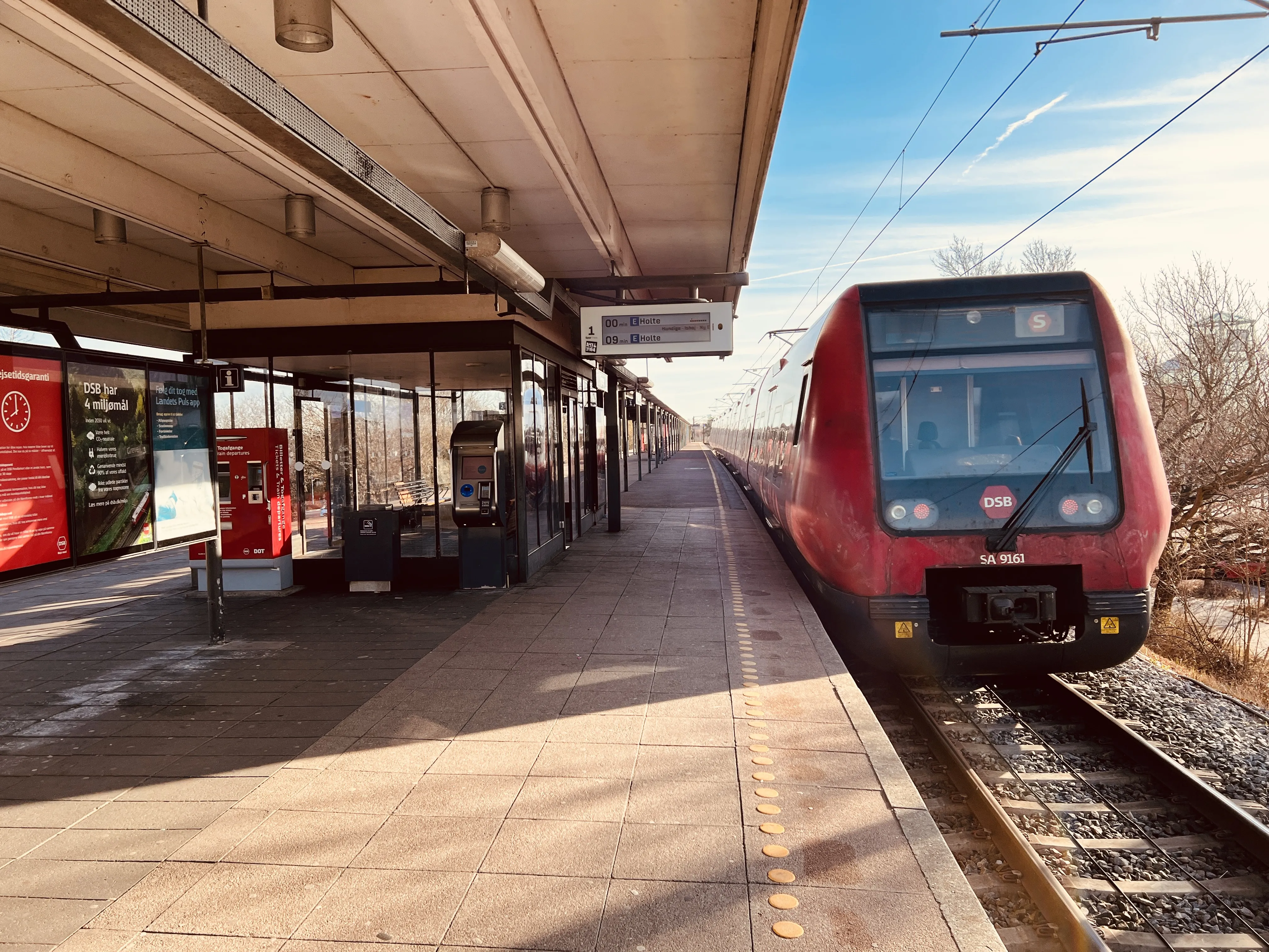 Billede af DSB SA 8161 fotograferet ud for Greve S-togstrinbræt.