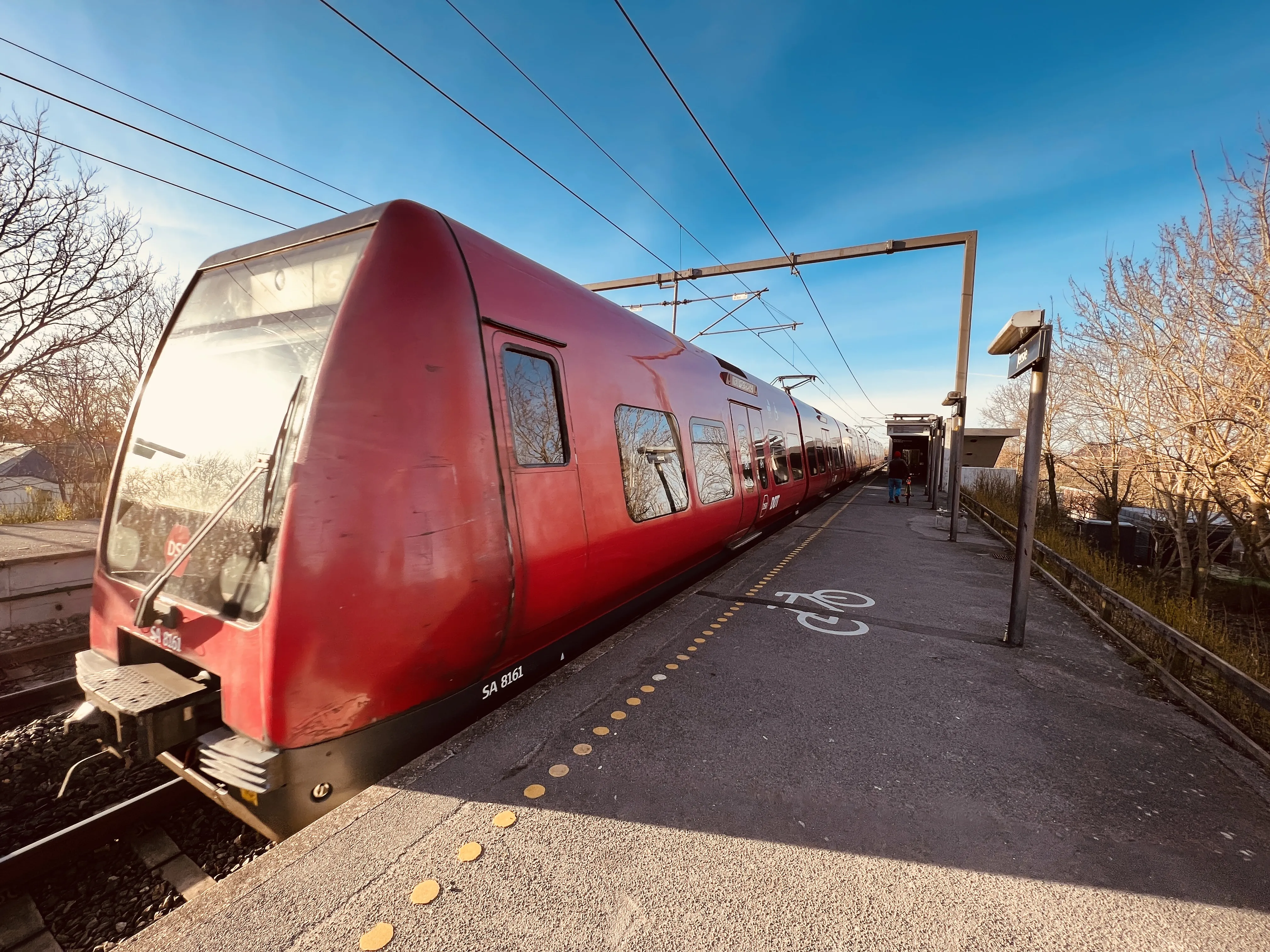 Billede af DSB SA 8161 fotograferet ud for Jersie S-togstrinbræt.