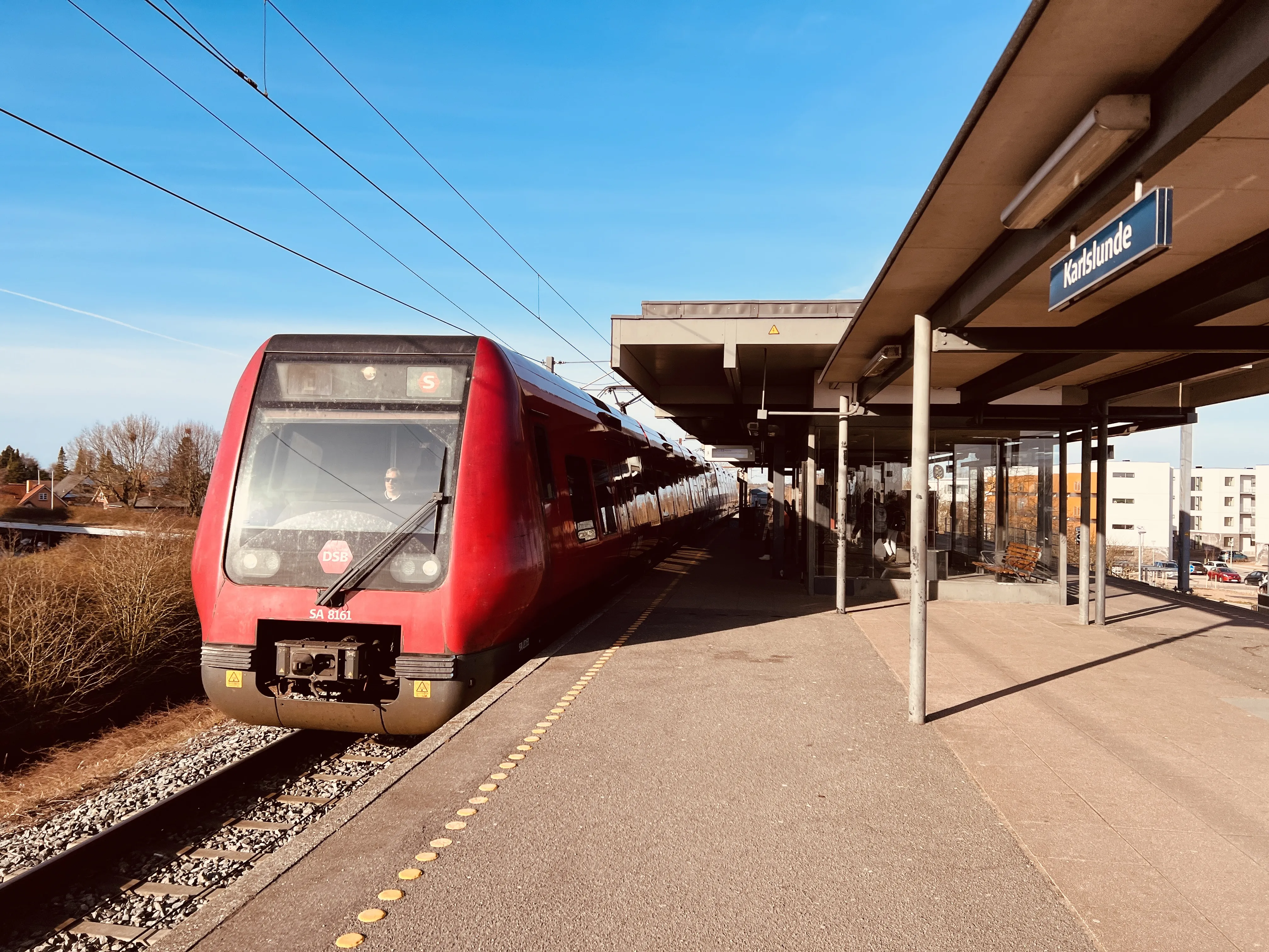 Billede af DSB SA 8161 fotograferet ud for Karlslunde S-togstrinbræt.