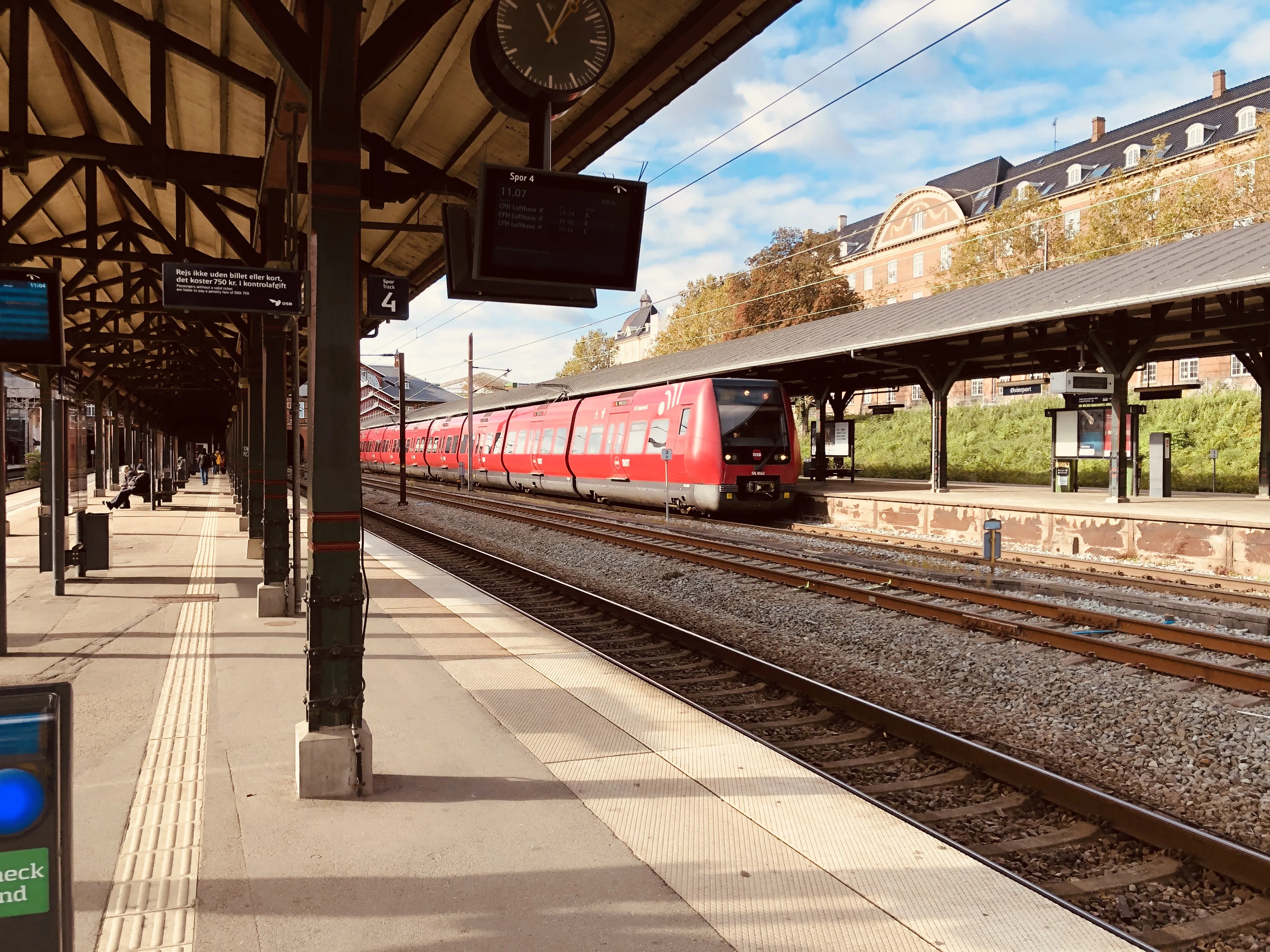 Billede af DSB SA 8162 fotograferet ud for Østerport Station.