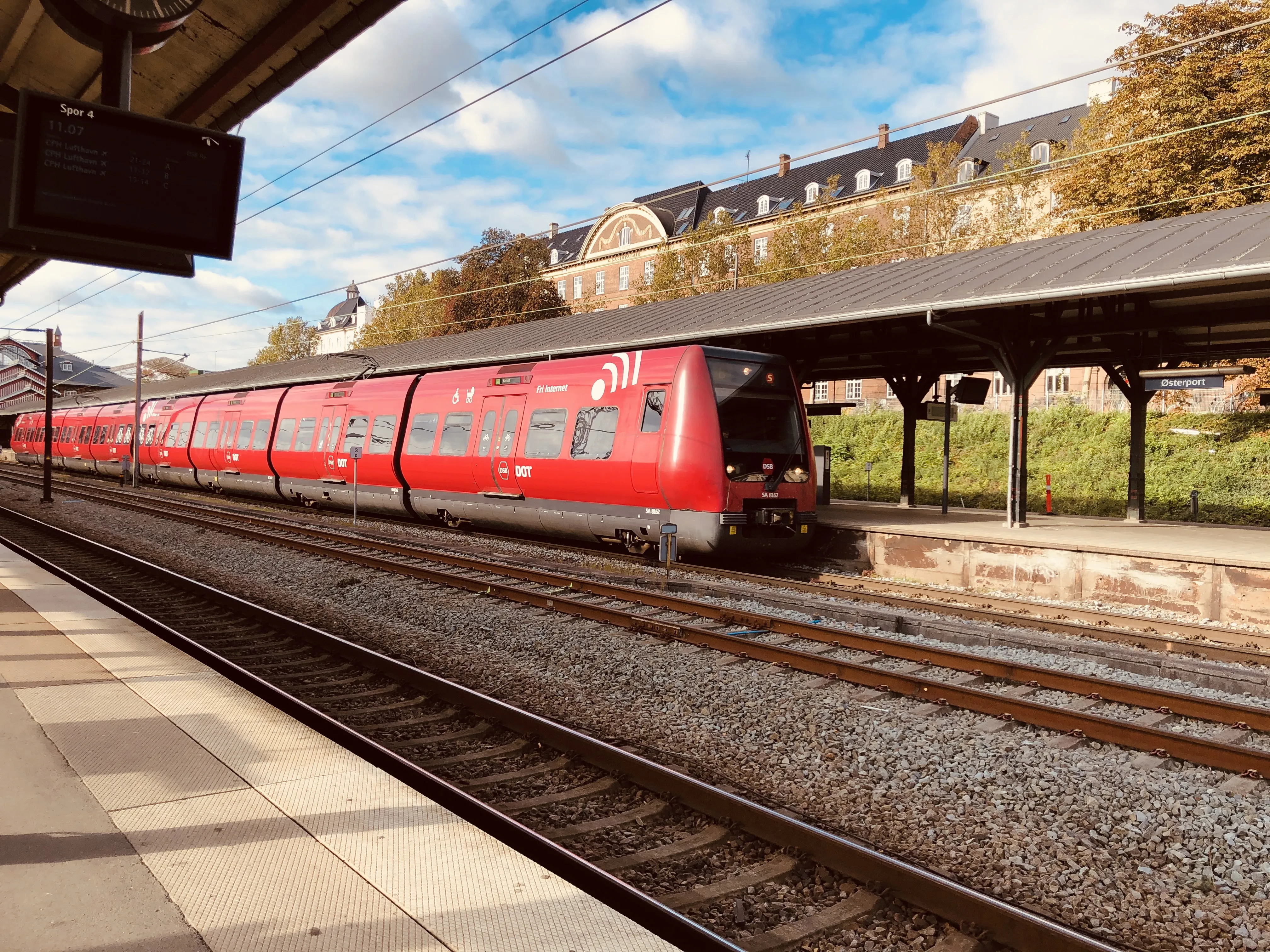 Billede af DSB SA 8162 fotograferet ud for Østerport Station.