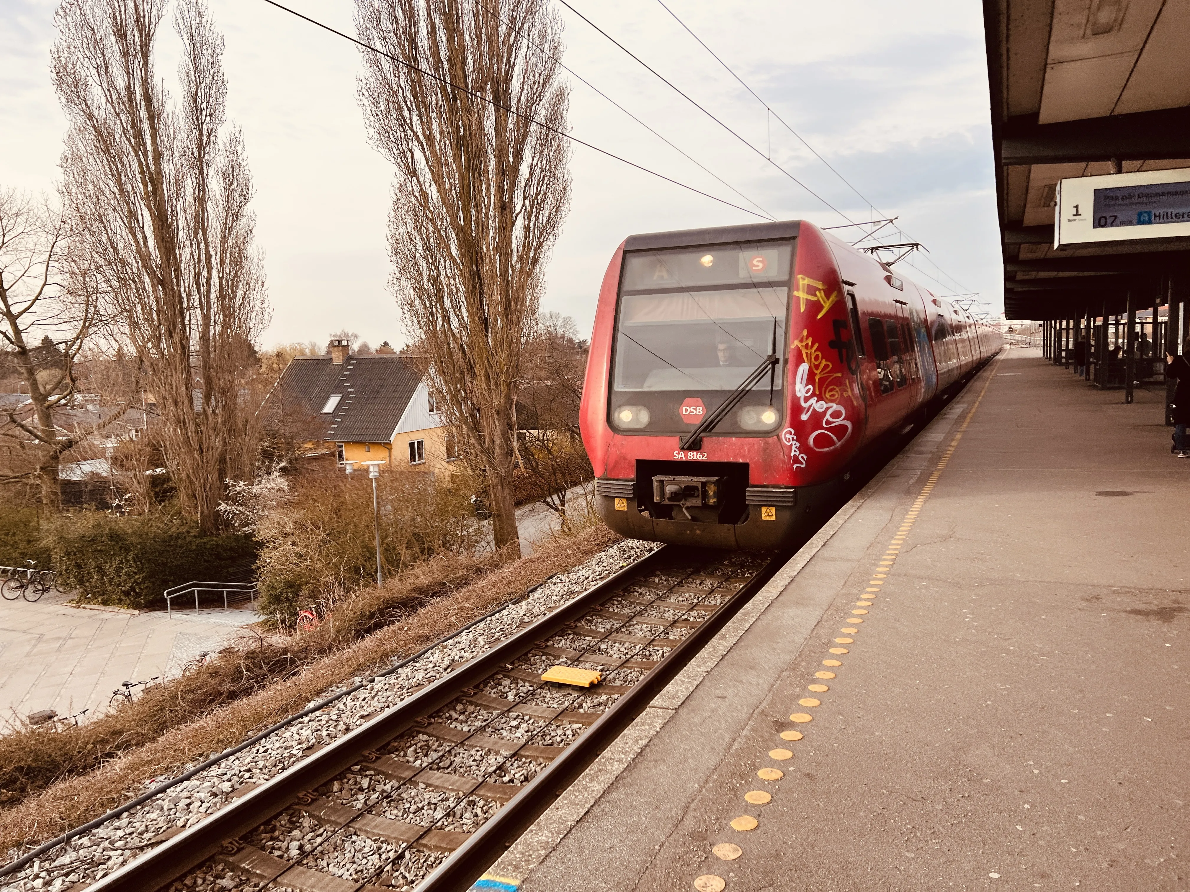 Billede af DSB SA 8162 fotograferet ud for Åmarken S-togstrinbræt.