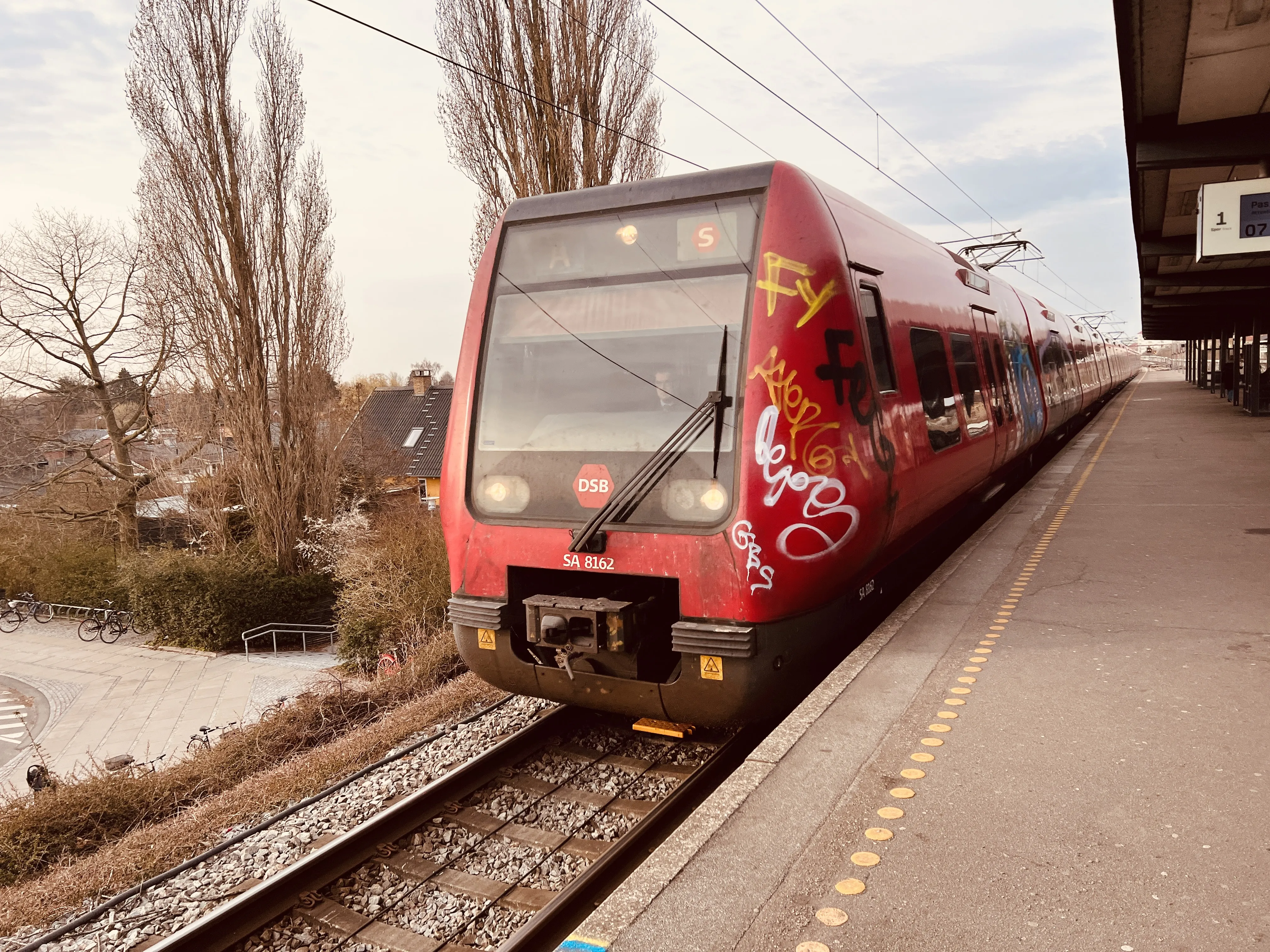 Billede af DSB SA 8162 fotograferet ud for Åmarken S-togstrinbræt.