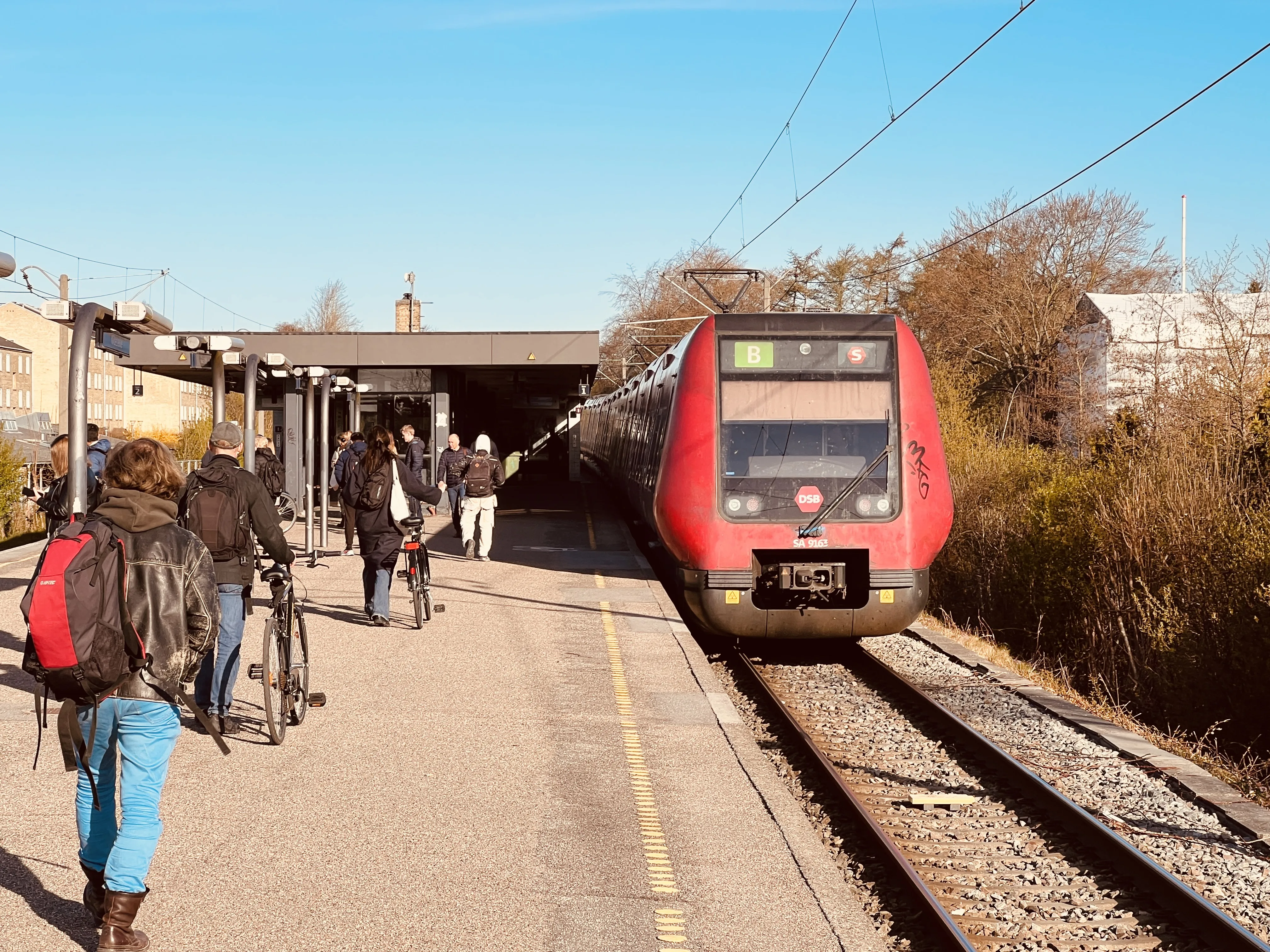 Billede af DSB SA 8163 fotograferet ud for Kildebakke S-togstrinbræt.