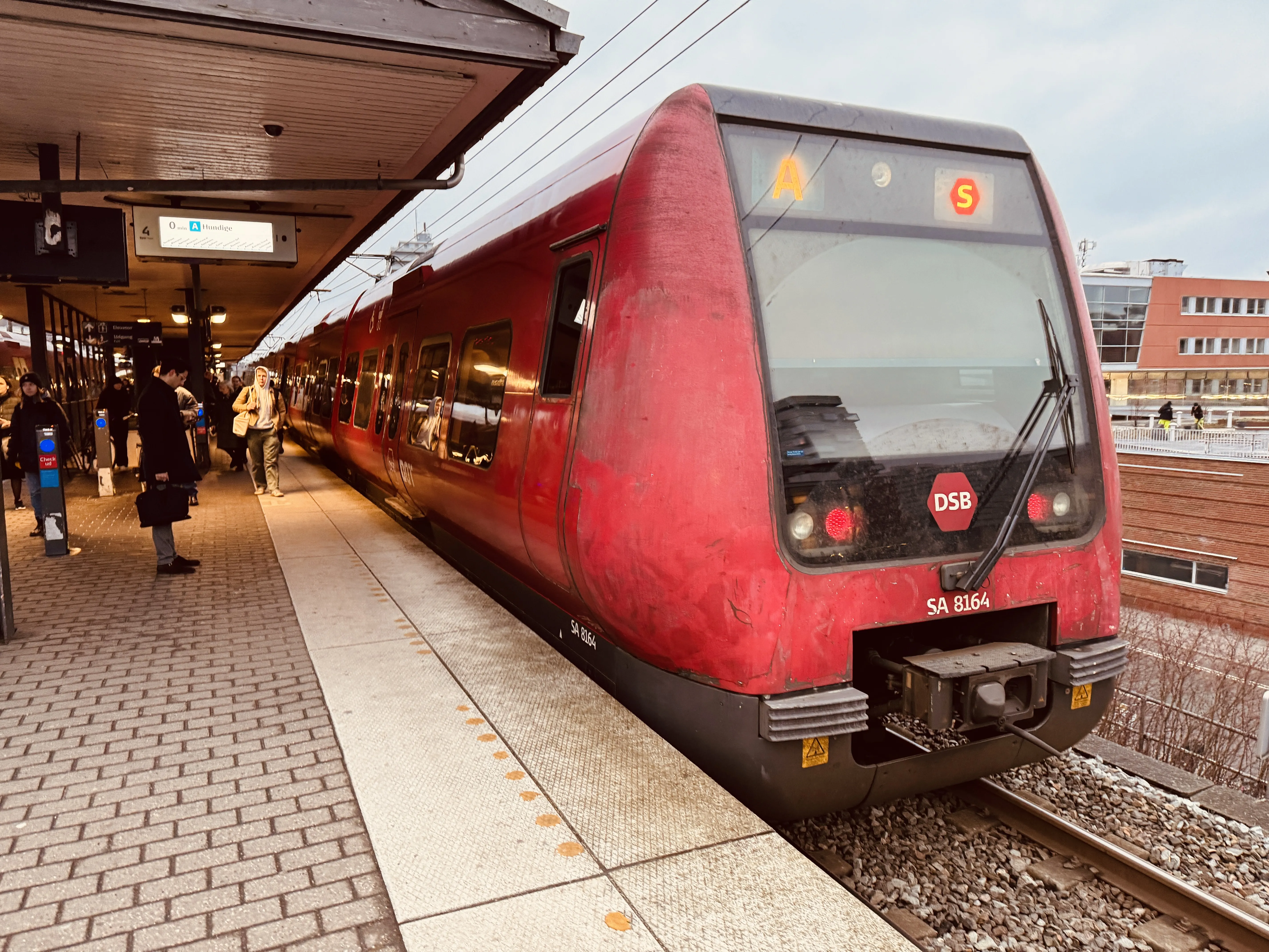 Billede af DSB SA 8164 fotograferet ud for Nordhavn S-togstrinbræt.