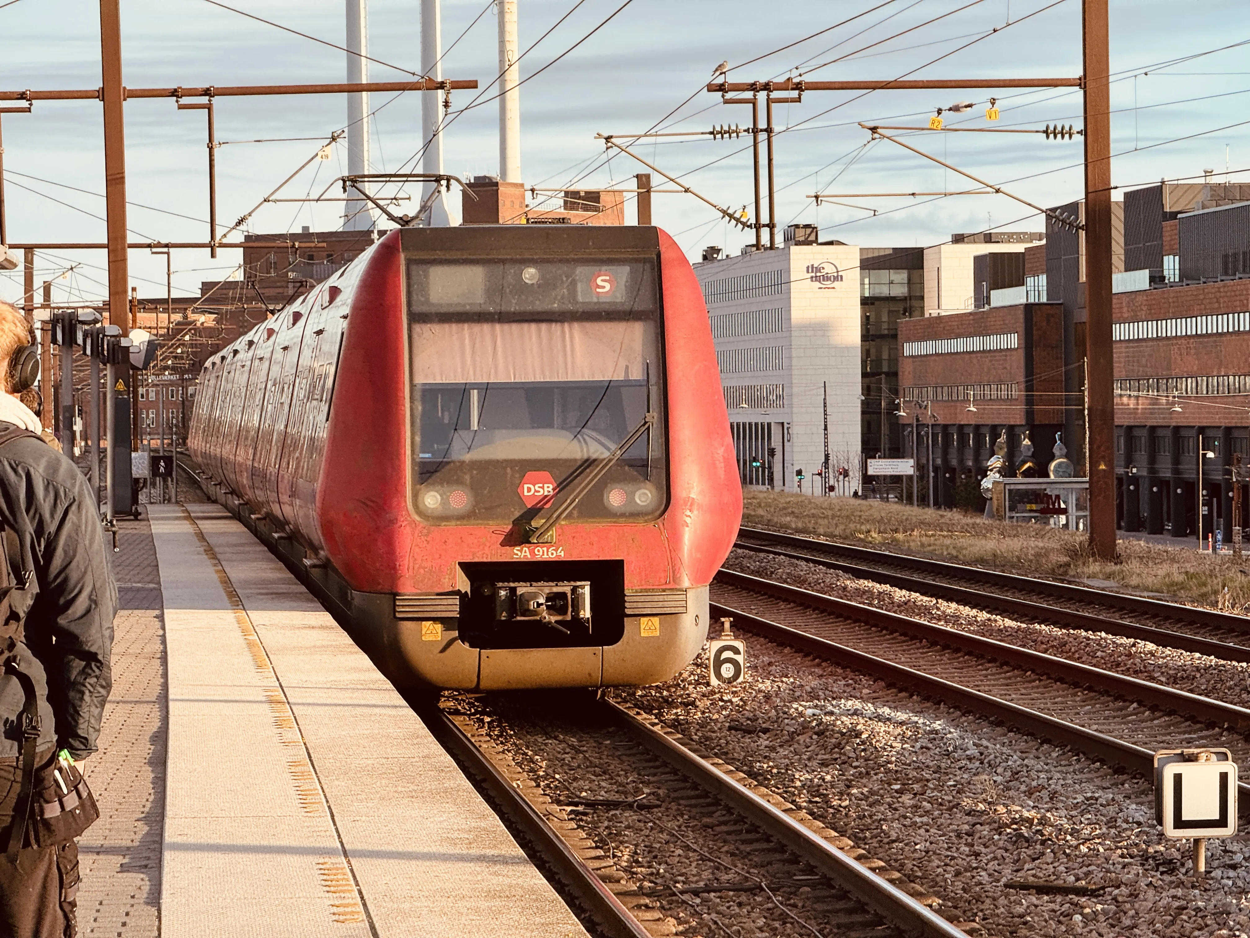 Billede af DSB SA 8164 fotograferet ud for Nordhavn S-togstrinbræt.