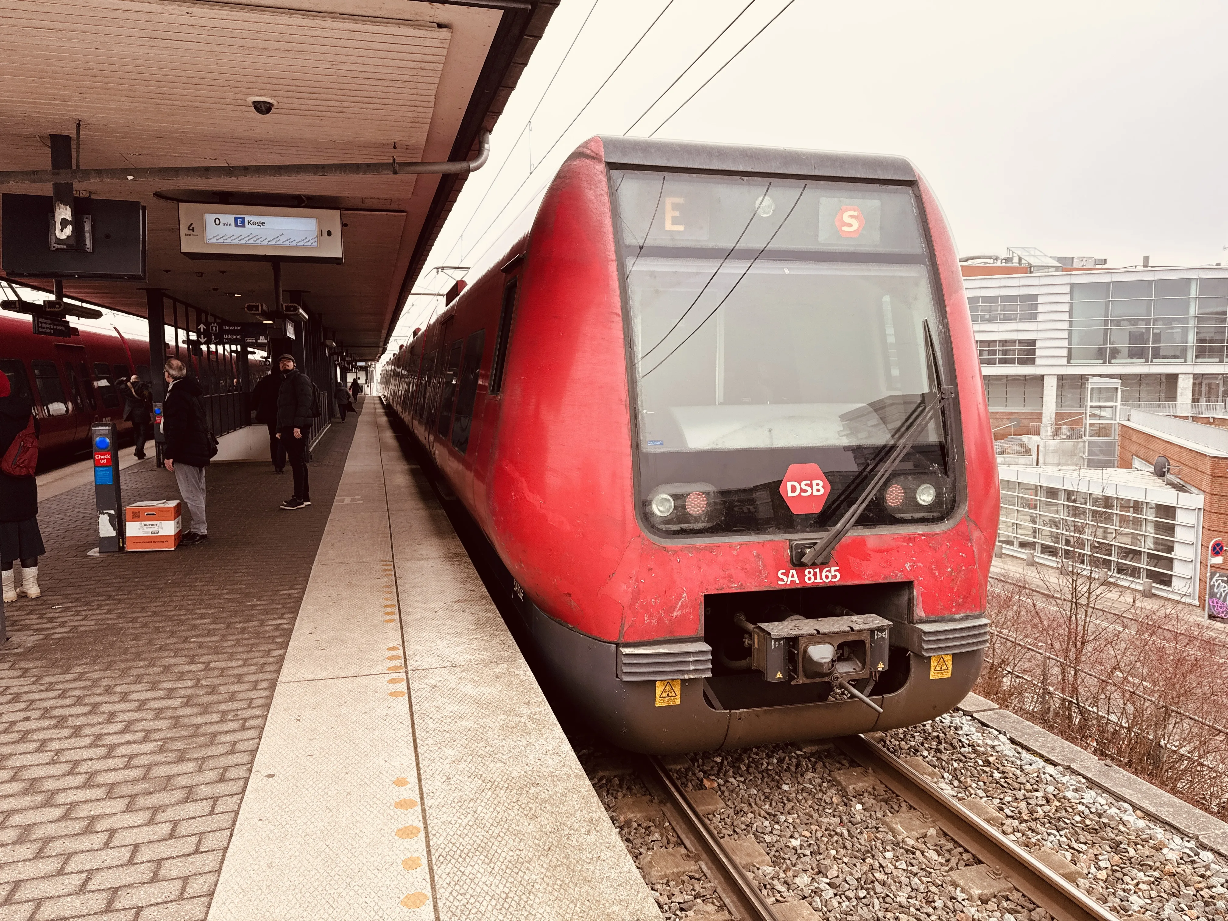 Billede af DSB SA 8165 fotograferet ud for Nordhavn S-togstrinbræt.