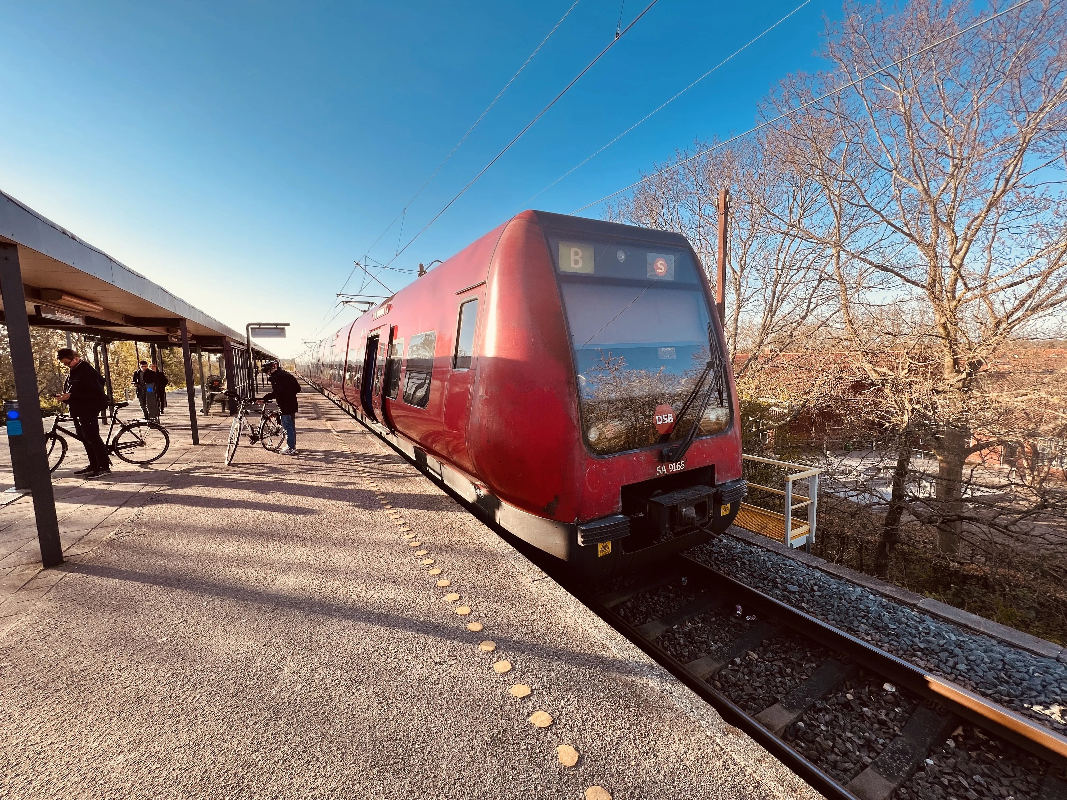 Billede af DSB SA 8165 fotograferet ud for Stengården S-togstrinbræt.