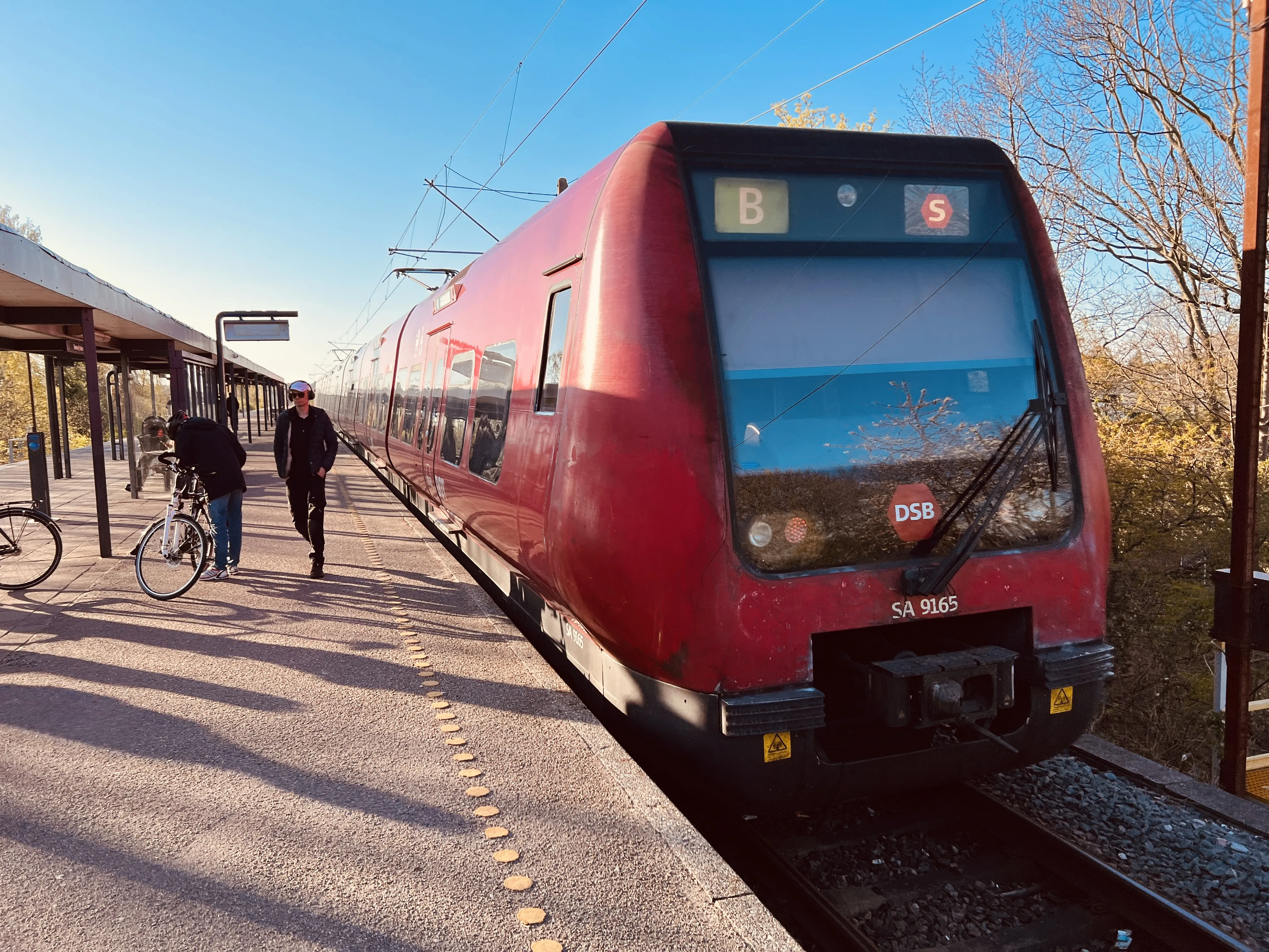 Billede af DSB SA 8165 fotograferet ud for Stengården S-togstrinbræt.