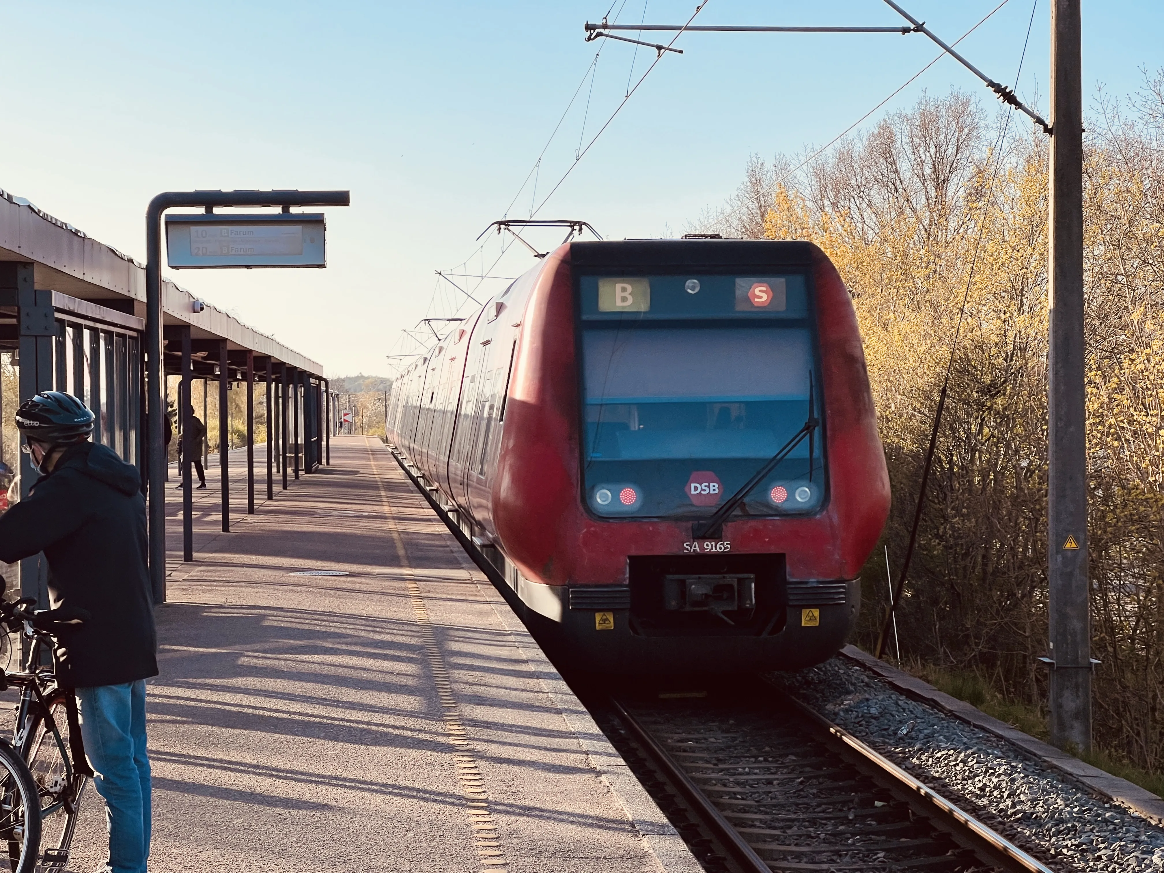 Billede af DSB SA 8165 fotograferet ud for Stengården S-togstrinbræt.