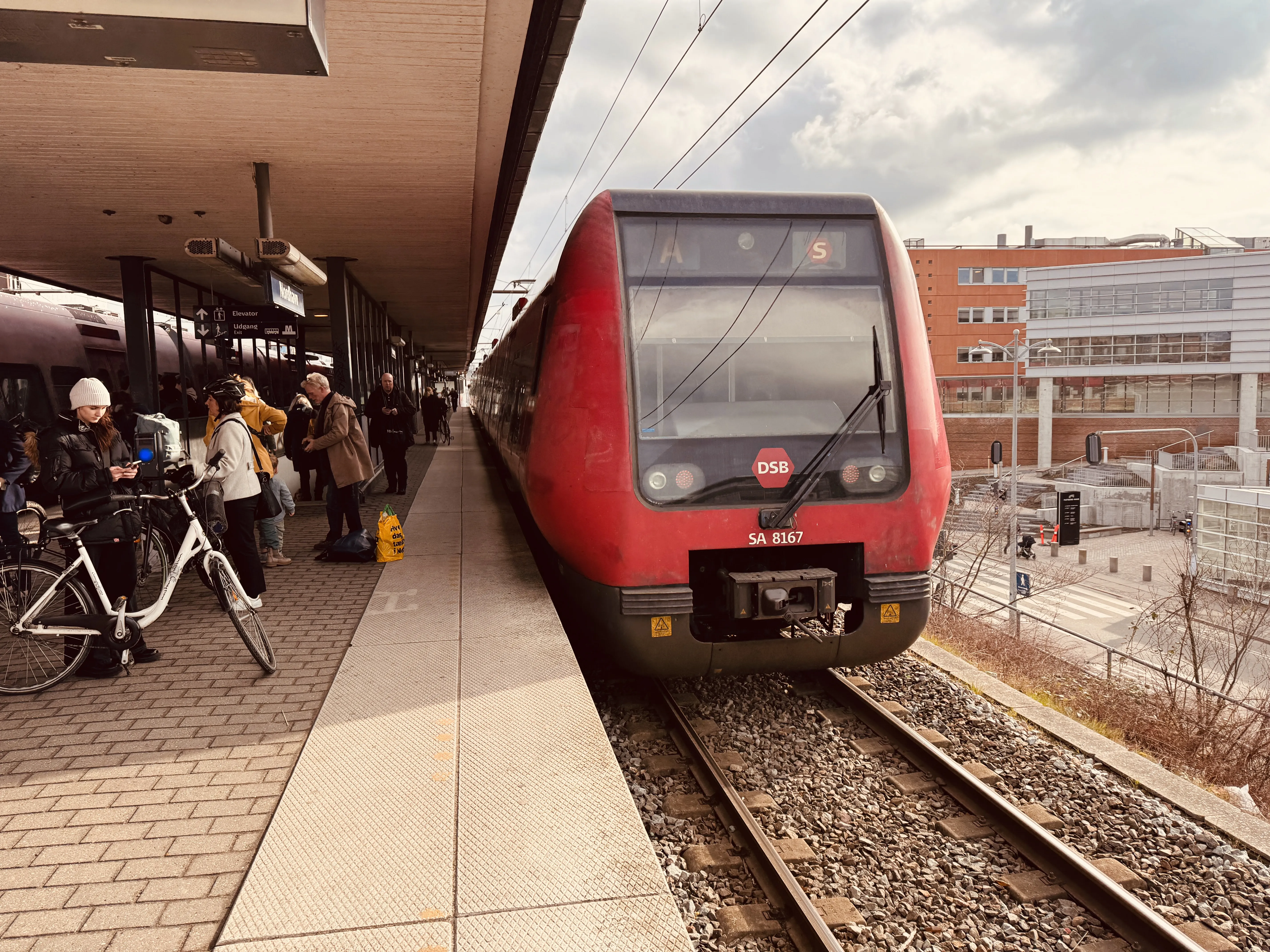 Billede af DSB SA 8167 fotograferet ud for Nordhavn S-togstrinbræt.