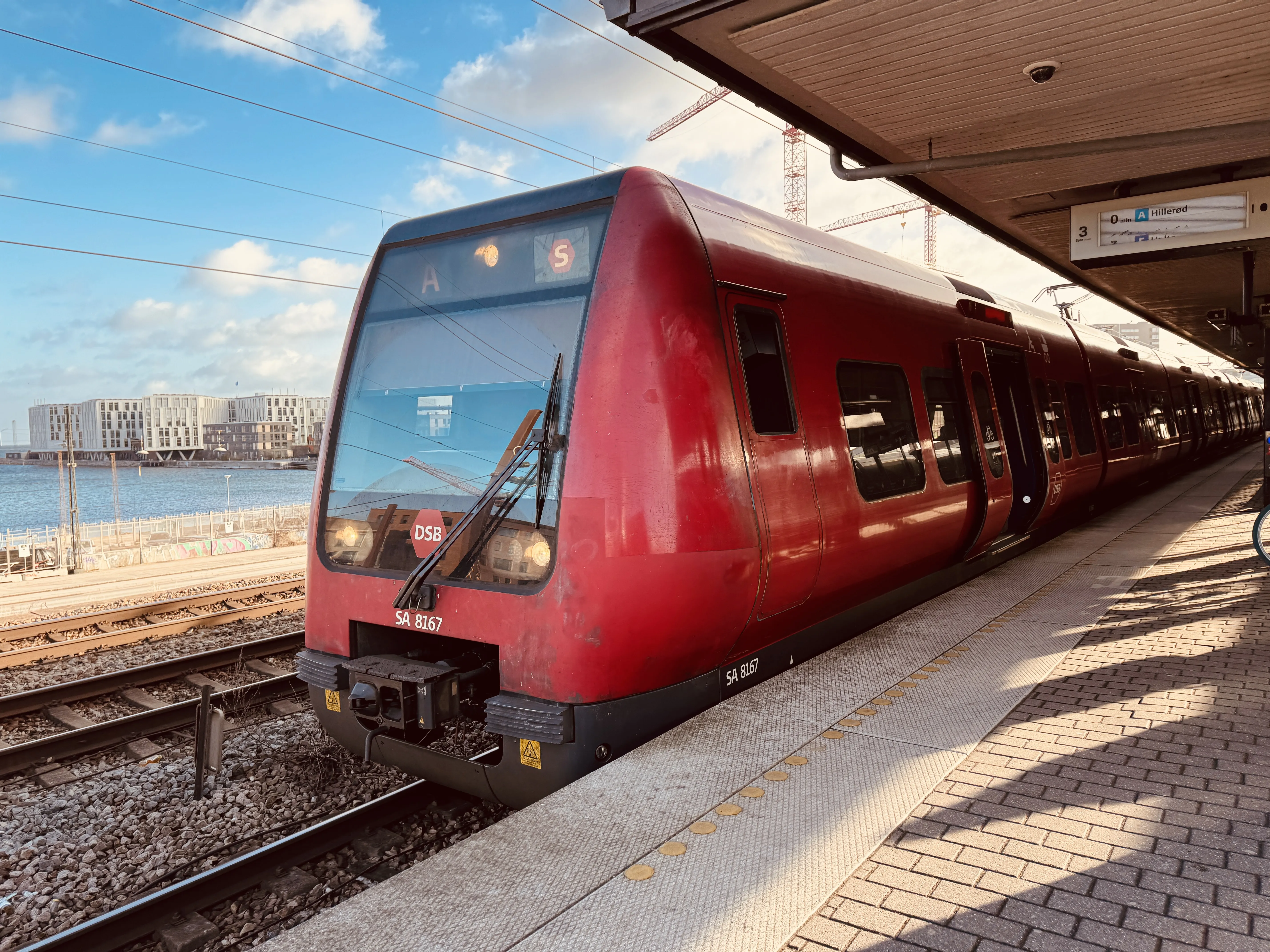 Billede af DSB SA 8167 fotograferet ud for Nordhavn S-togstrinbræt.