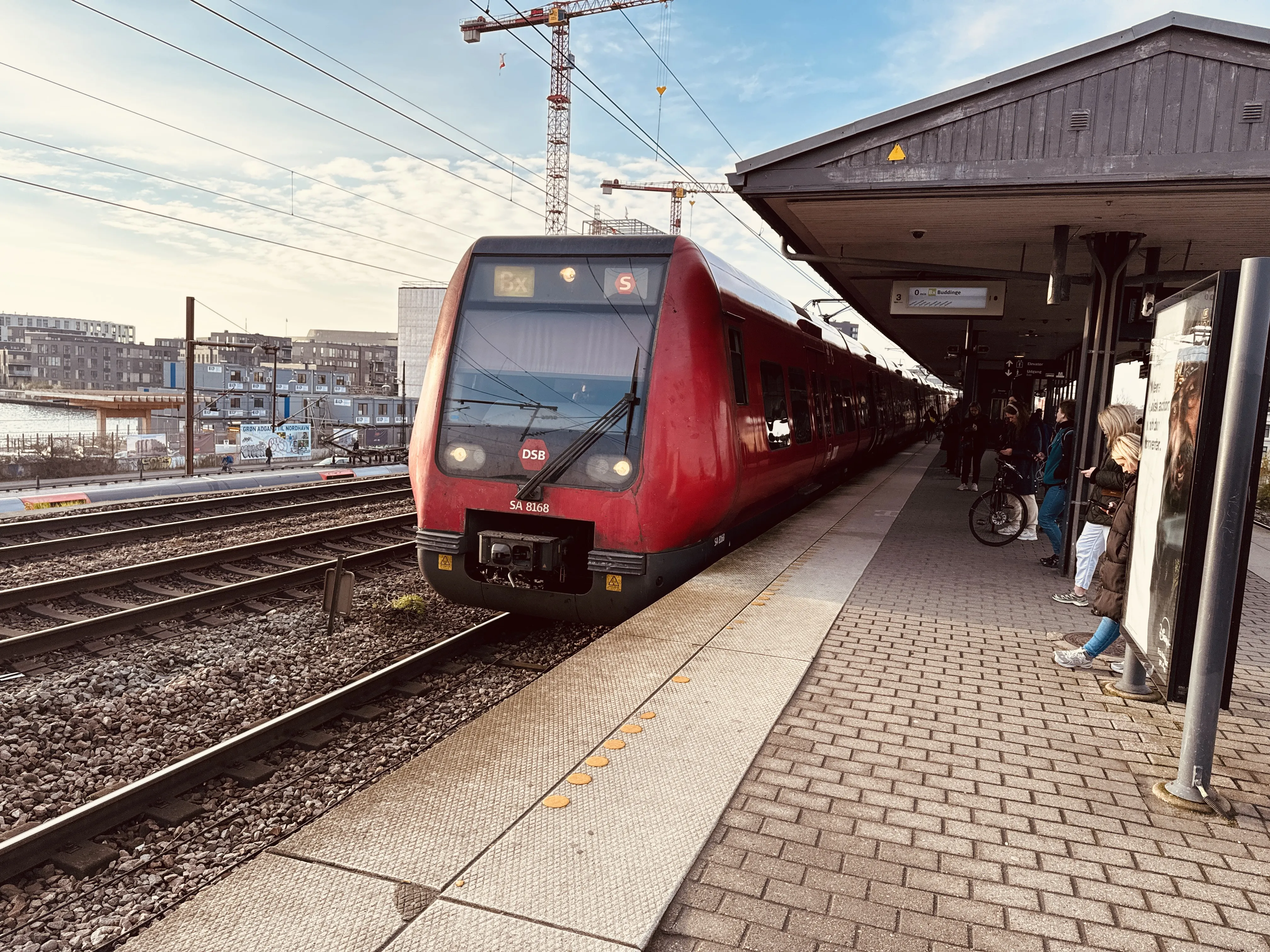 Billede af DSB SA 8168 fotograferet ud for Nordhavn S-togstrinbræt.