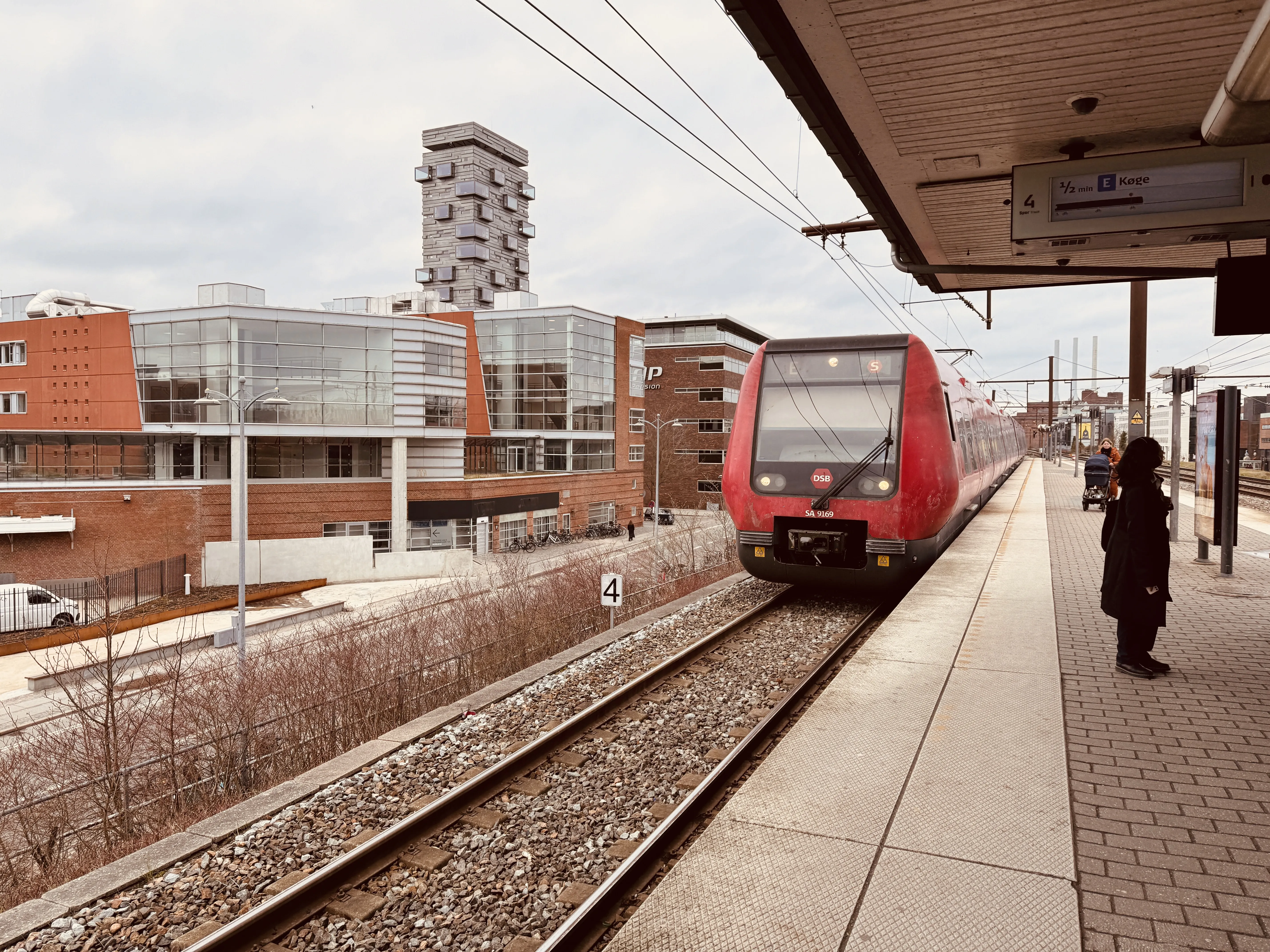 Billede af DSB SA 8169 fotograferet ud for Nordhavn S-togstrinbræt.