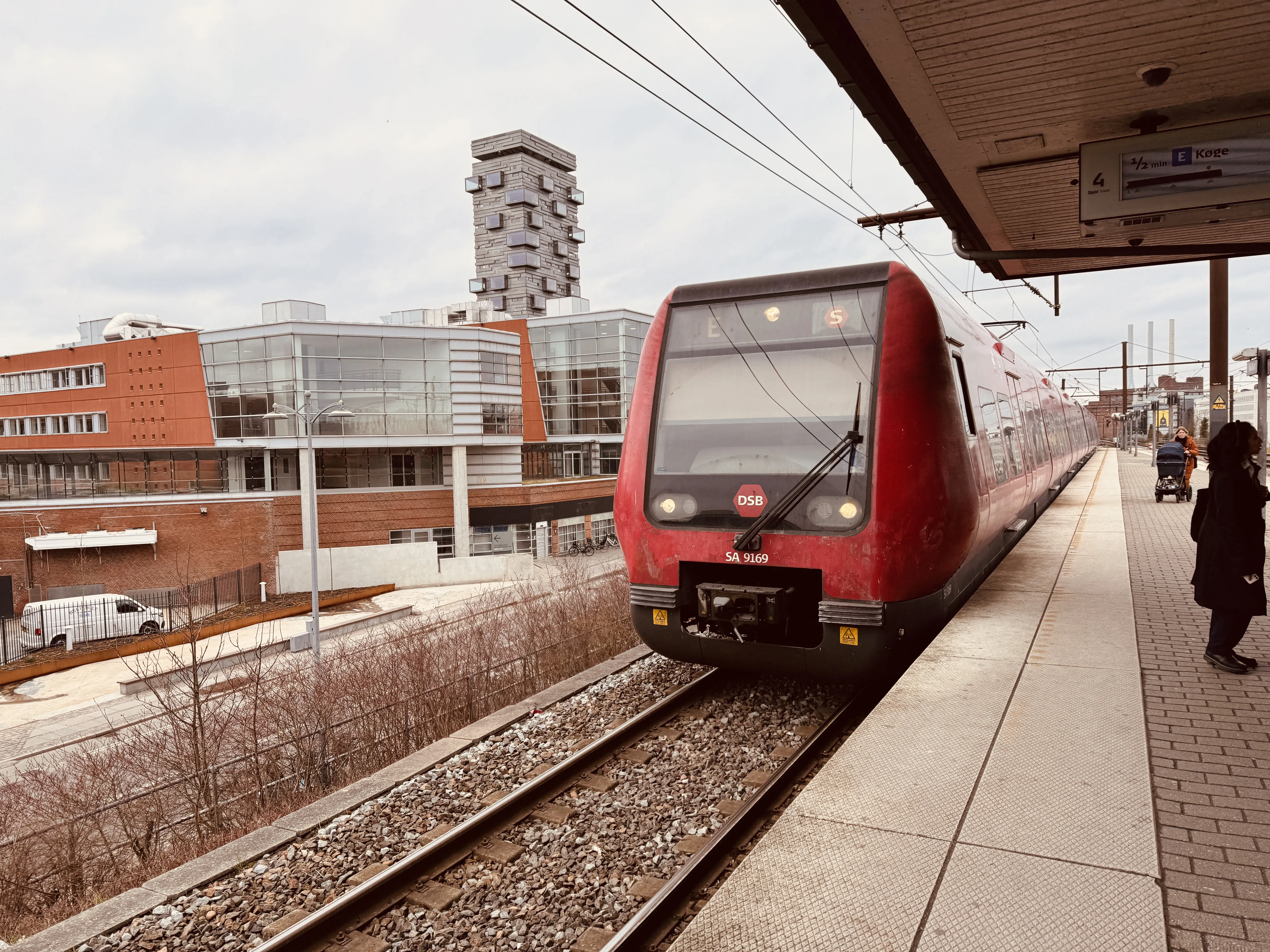 Billede af DSB SA 8169 fotograferet ud for Nordhavn S-togstrinbræt.