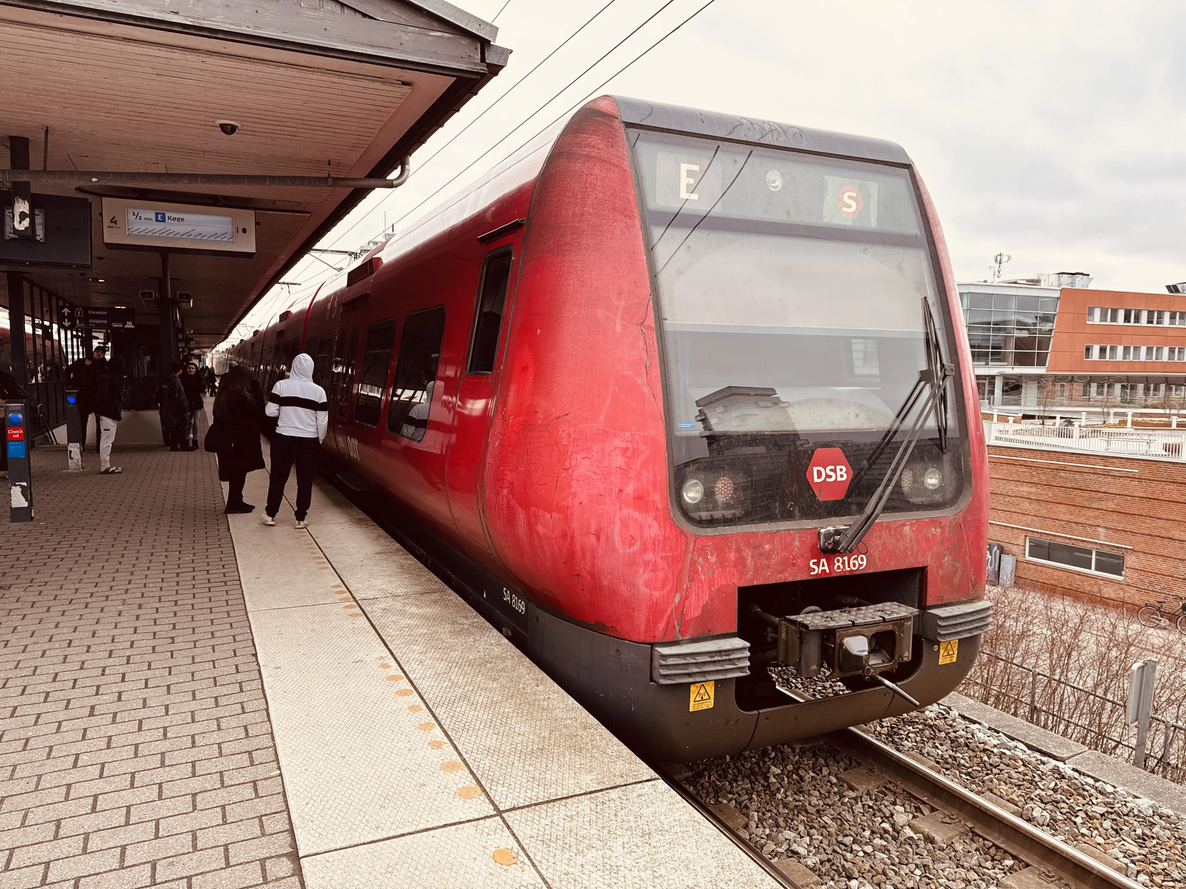 Billede af DSB SA 8169 fotograferet ud for Nordhavn S-togstrinbræt.