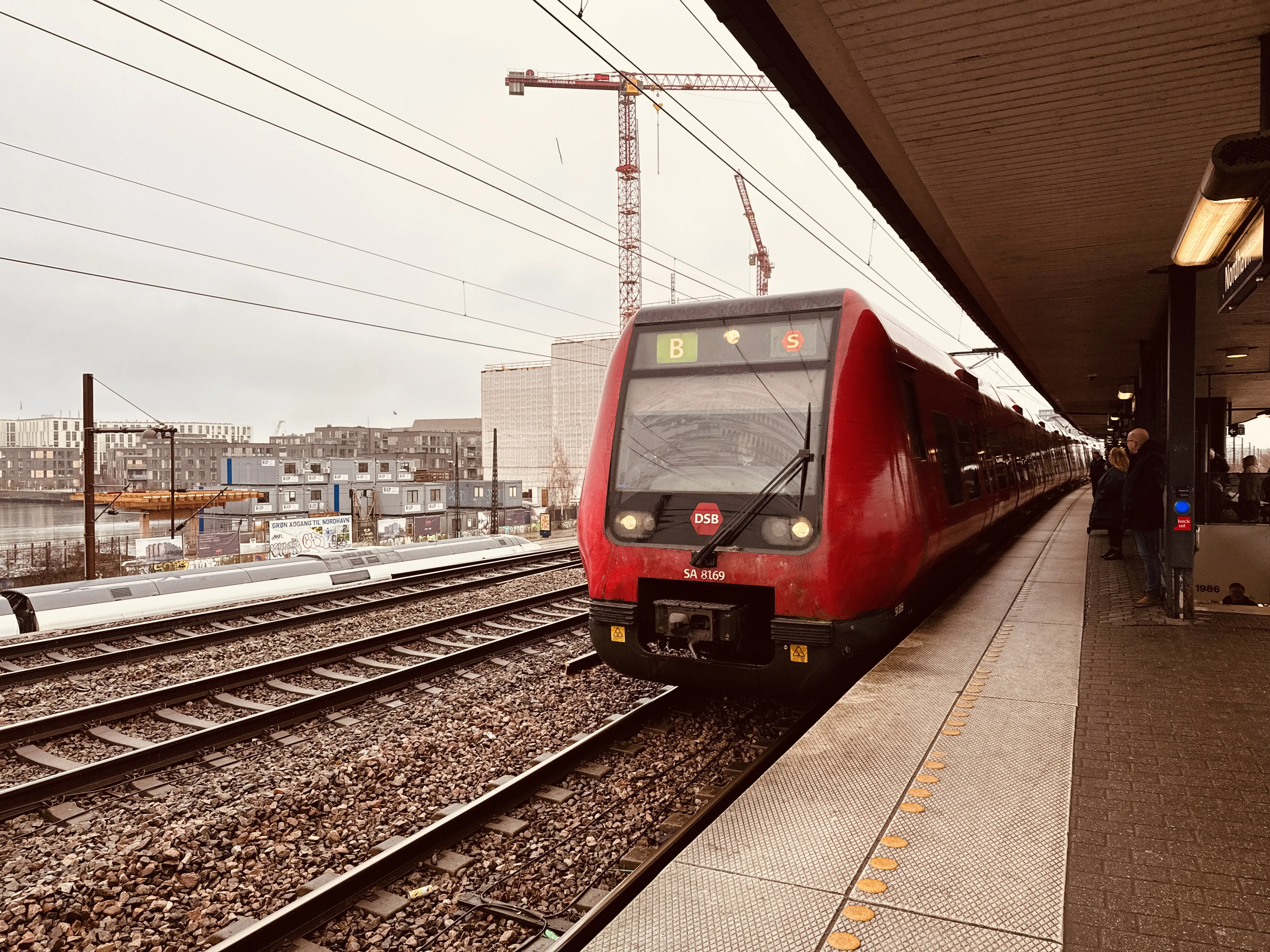 Billede af DSB SA 8169 fotograferet ud for Nordhavn S-togstrinbræt.