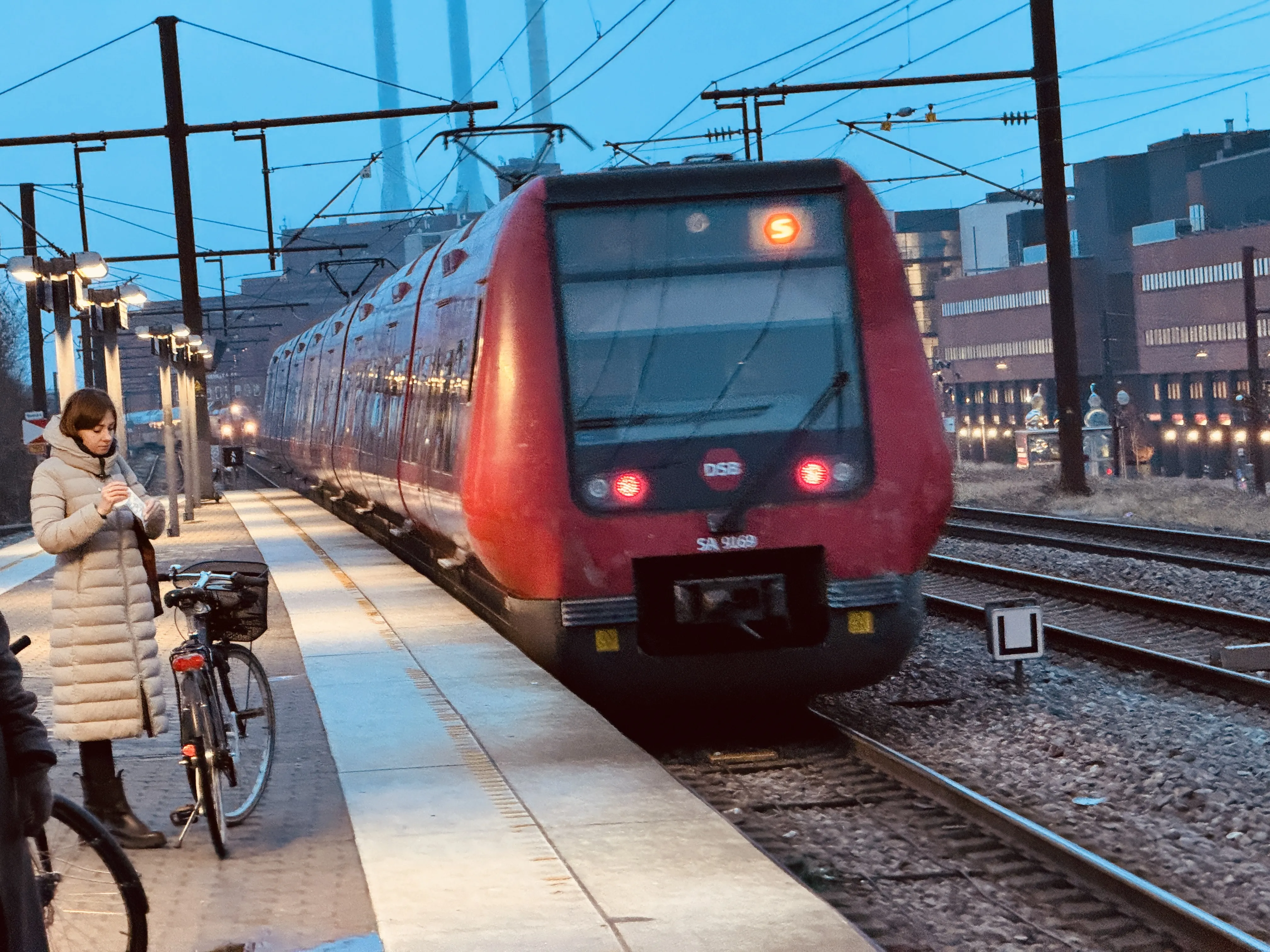 Billede af DSB SA 8169 fotograferet ud for Nordhavn S-togstrinbræt.