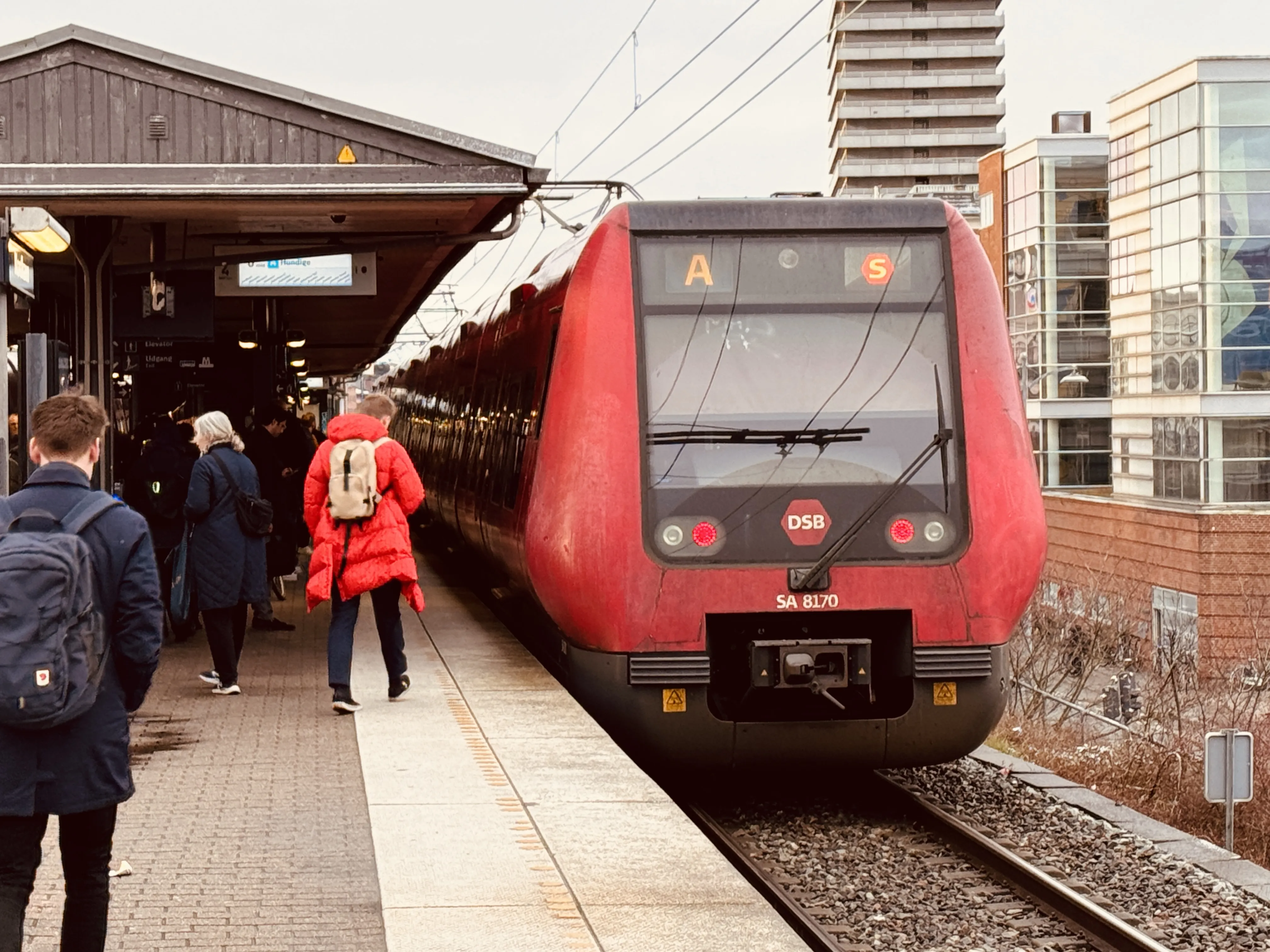 Billede af DSB SA 8170 fotograferet ud for Nordhavn S-togstrinbræt.