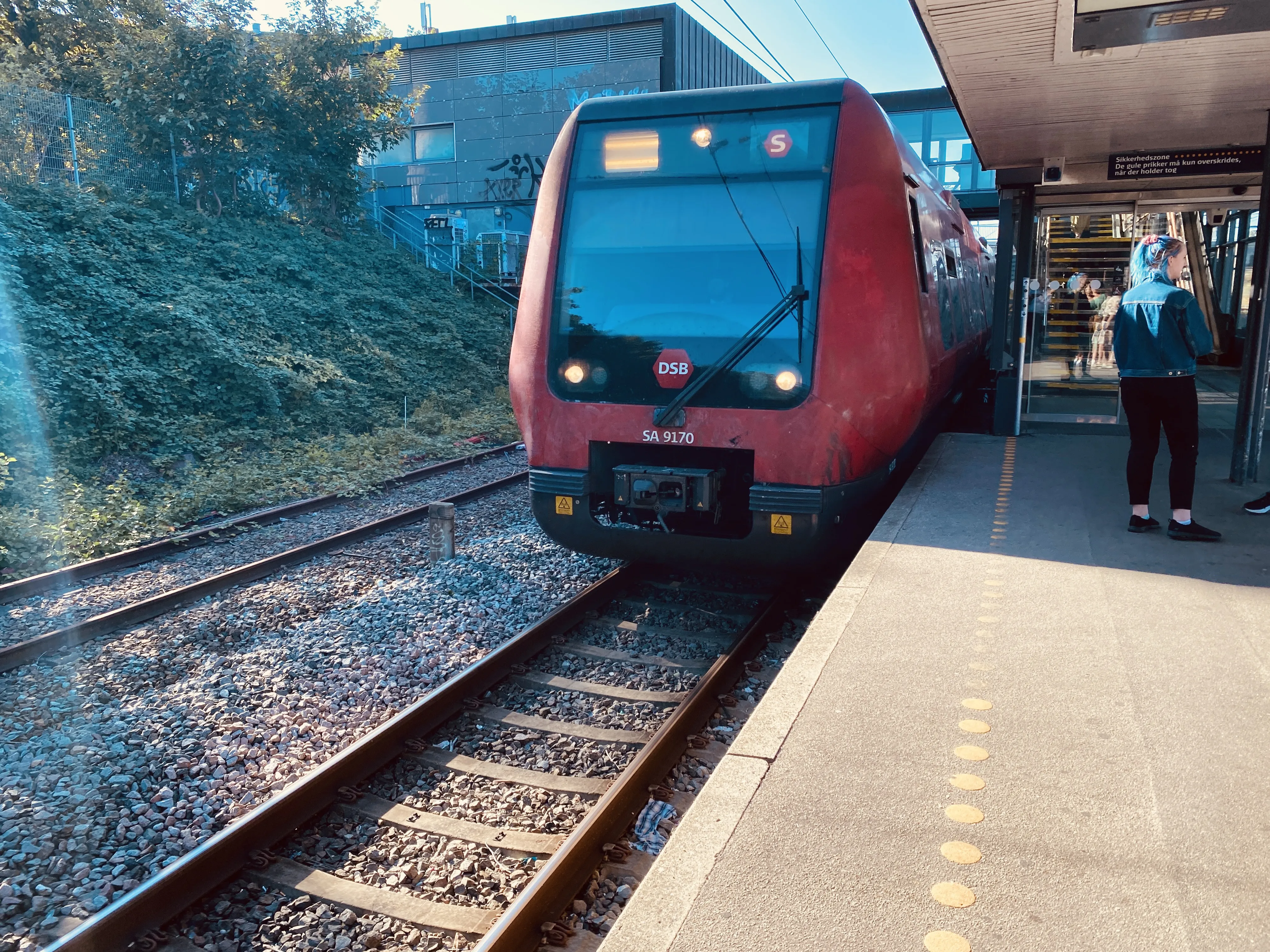 Billede af DSB SA 8170 fotograferet ud for Svanemøllen S-togsstation.