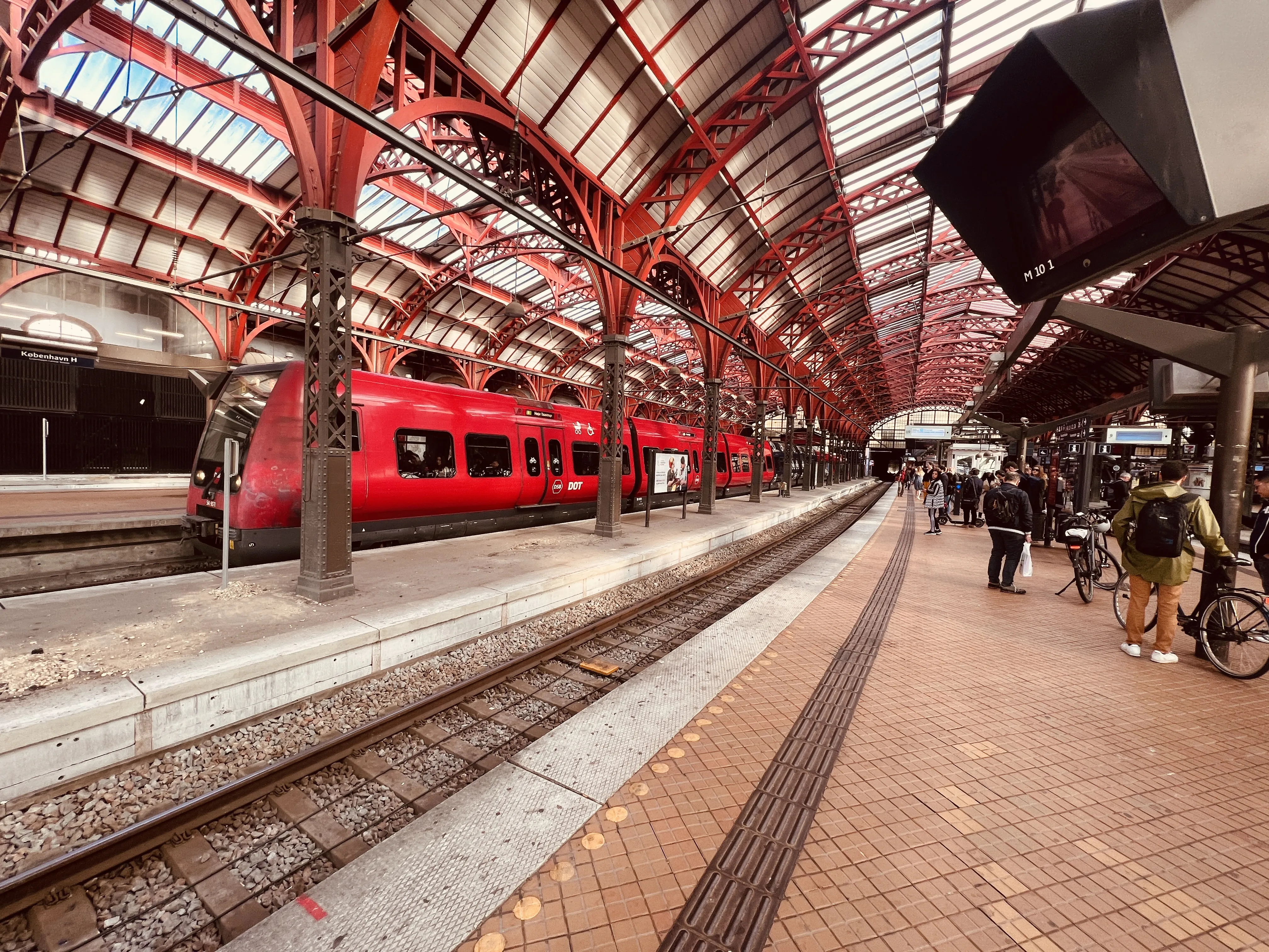 Billede af DSB SA 8171 fotograferet ud for København Hovedbanegård.