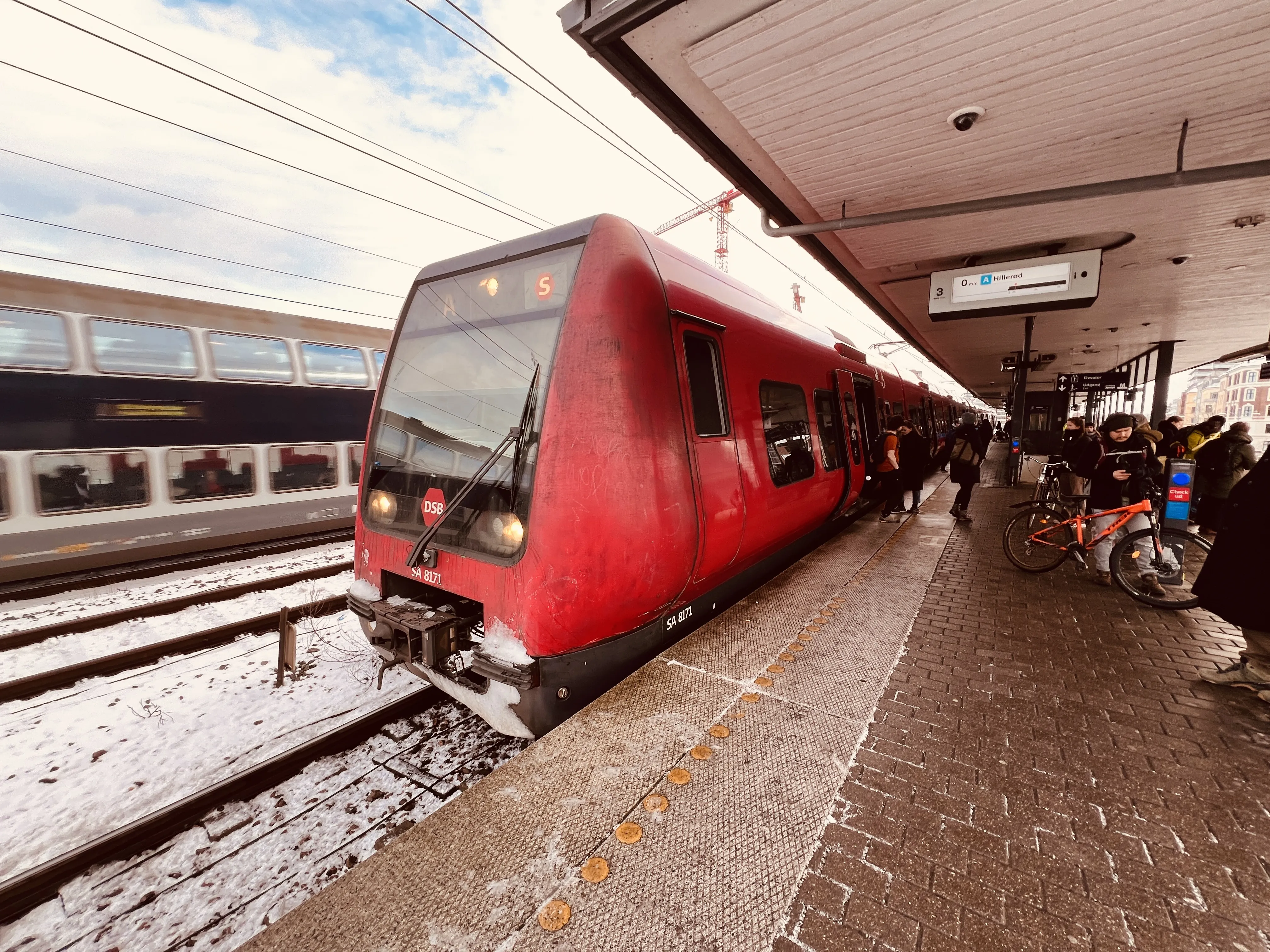 Billede af DSB SA 8171 fotograferet ud for Nordhavn S-togstrinbræt.