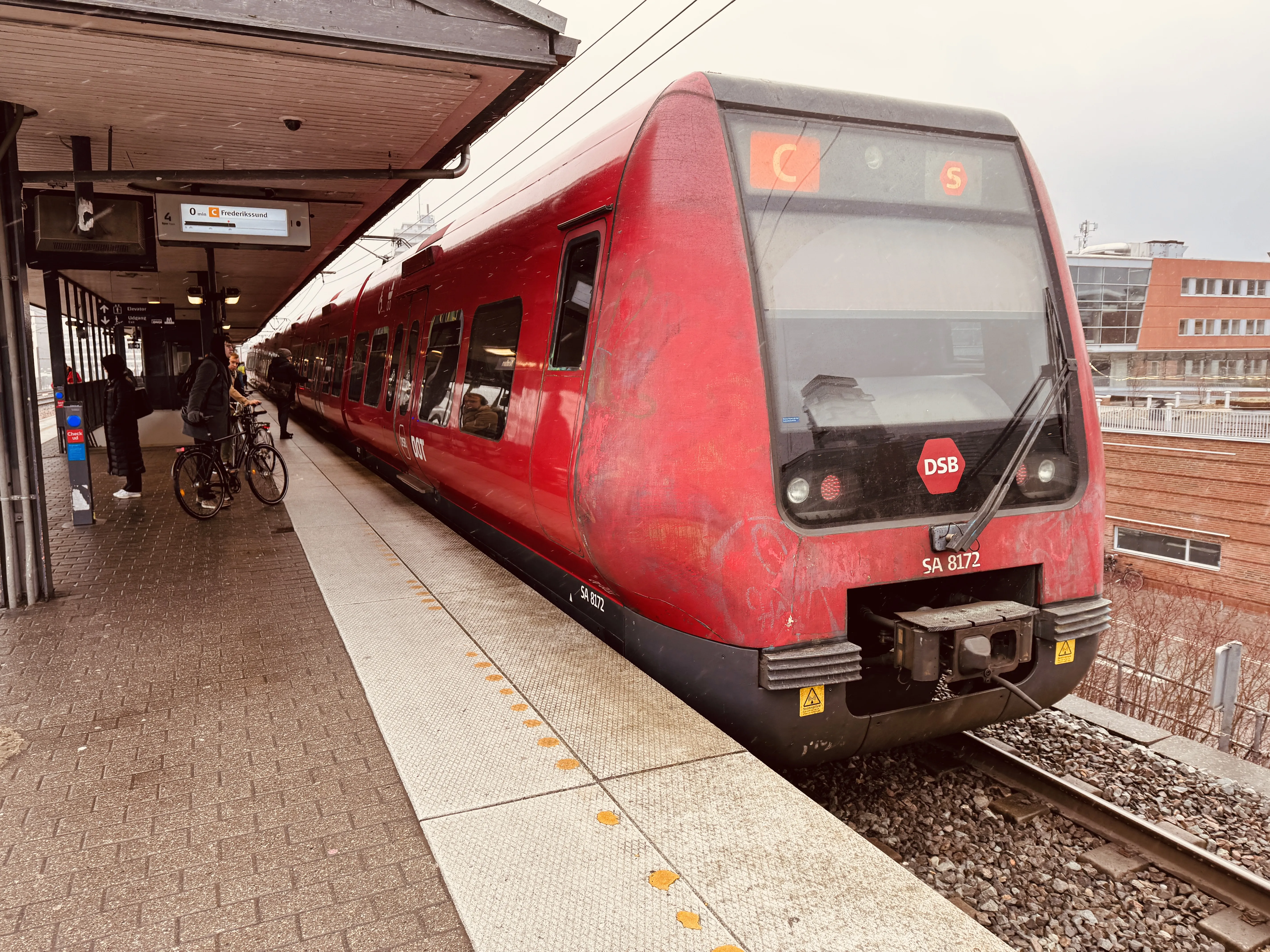 Billede af DSB SA 8172 fotograferet ud for Nordhavn S-togstrinbræt.