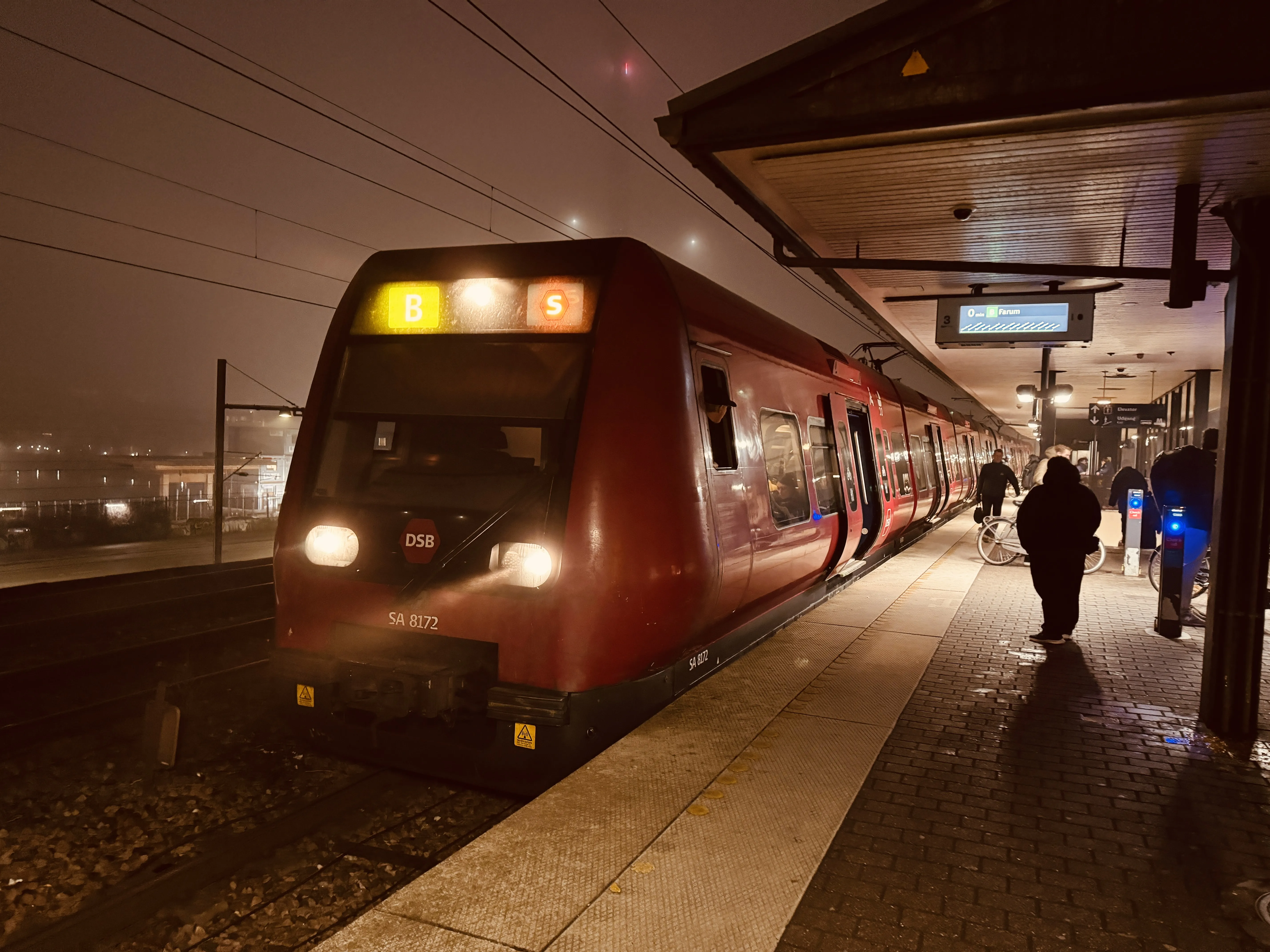 Billede af DSB SA 8172 fotograferet ud for Nordhavn S-togstrinbræt.