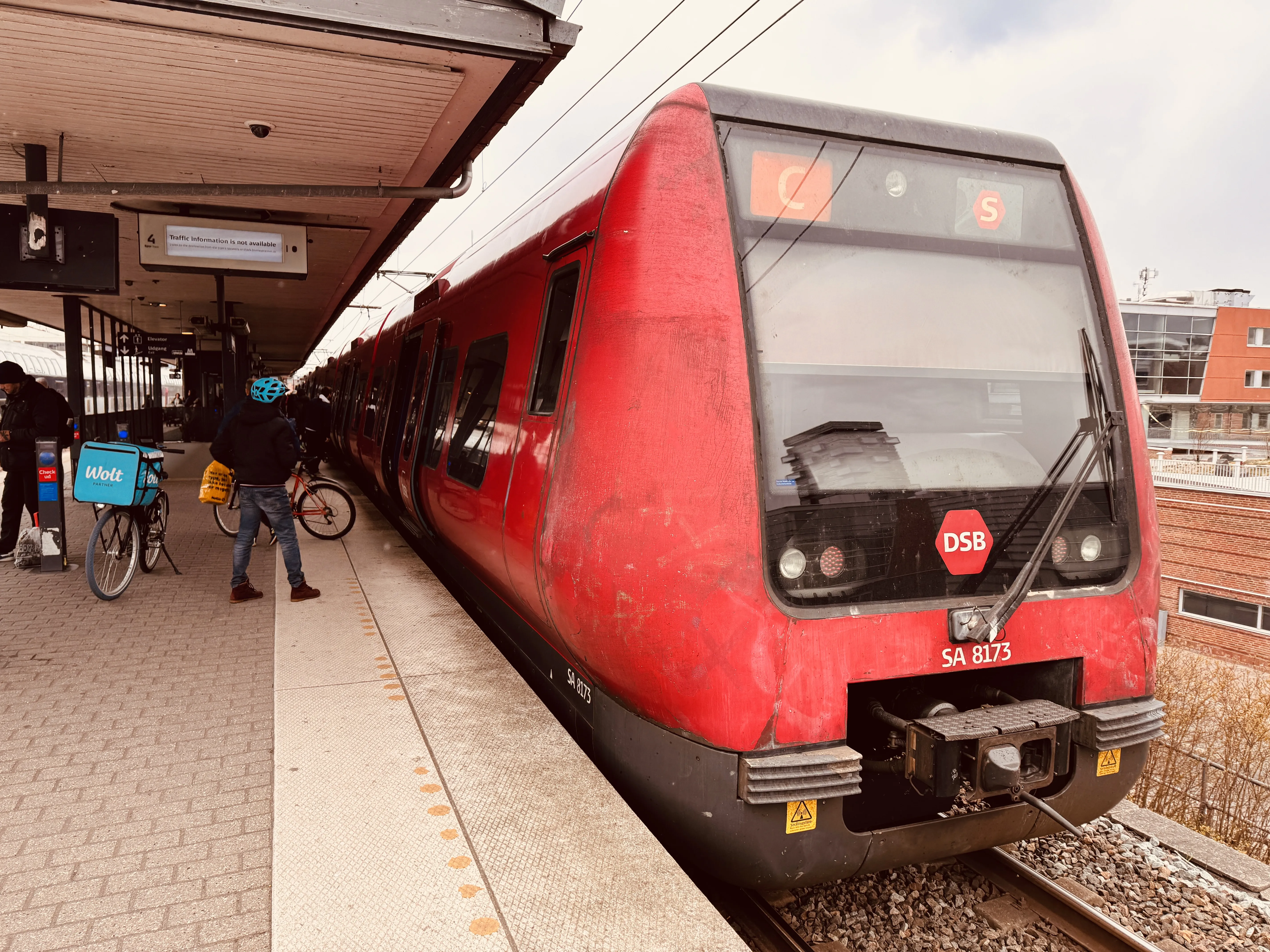 Billede af DSB SA 8173 fotograferet ud for Nordhavn S-togstrinbræt.