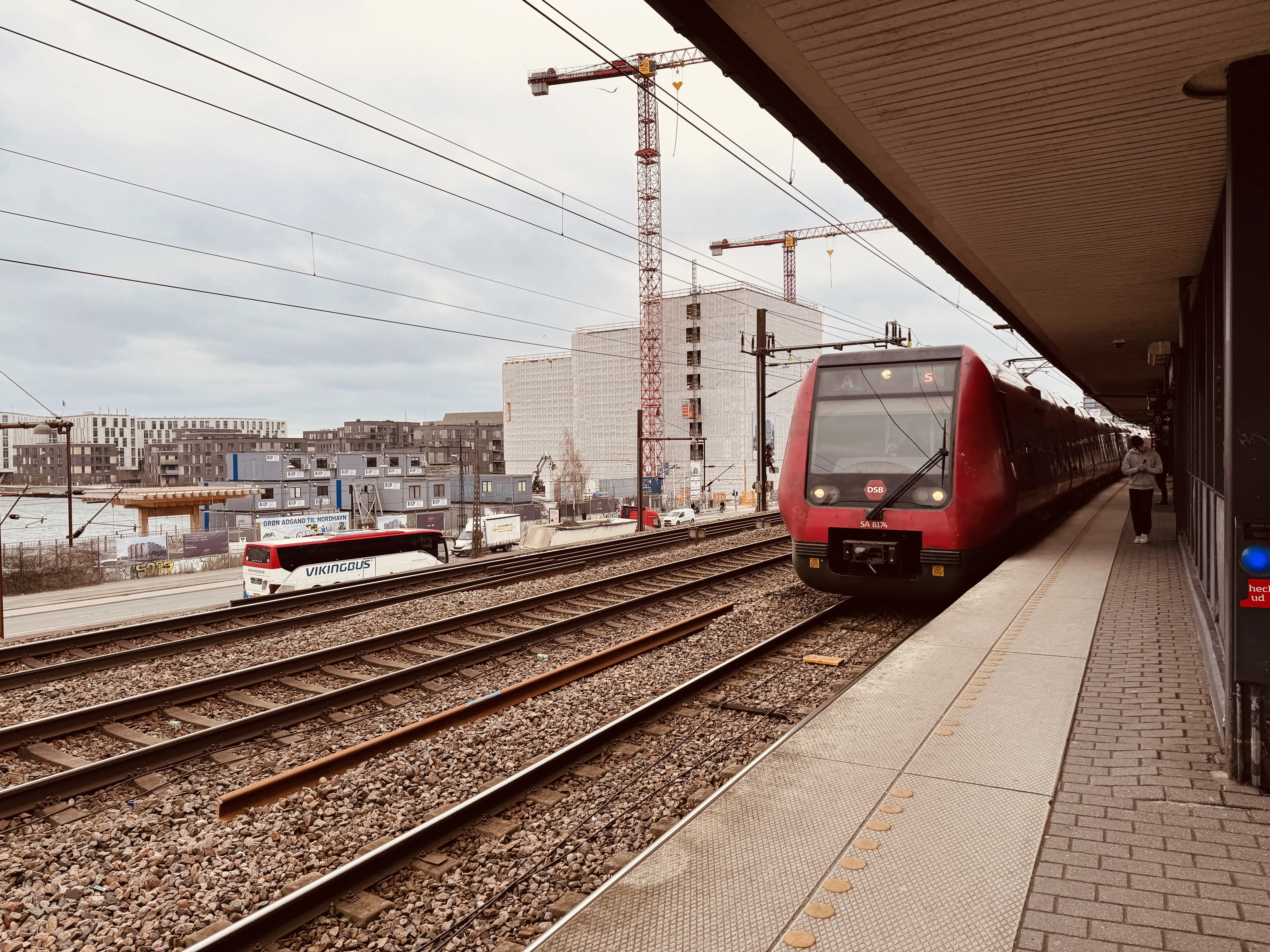 Billede af DSB SA 8174 fotograferet ud for Nordhavn S-togstrinbræt.