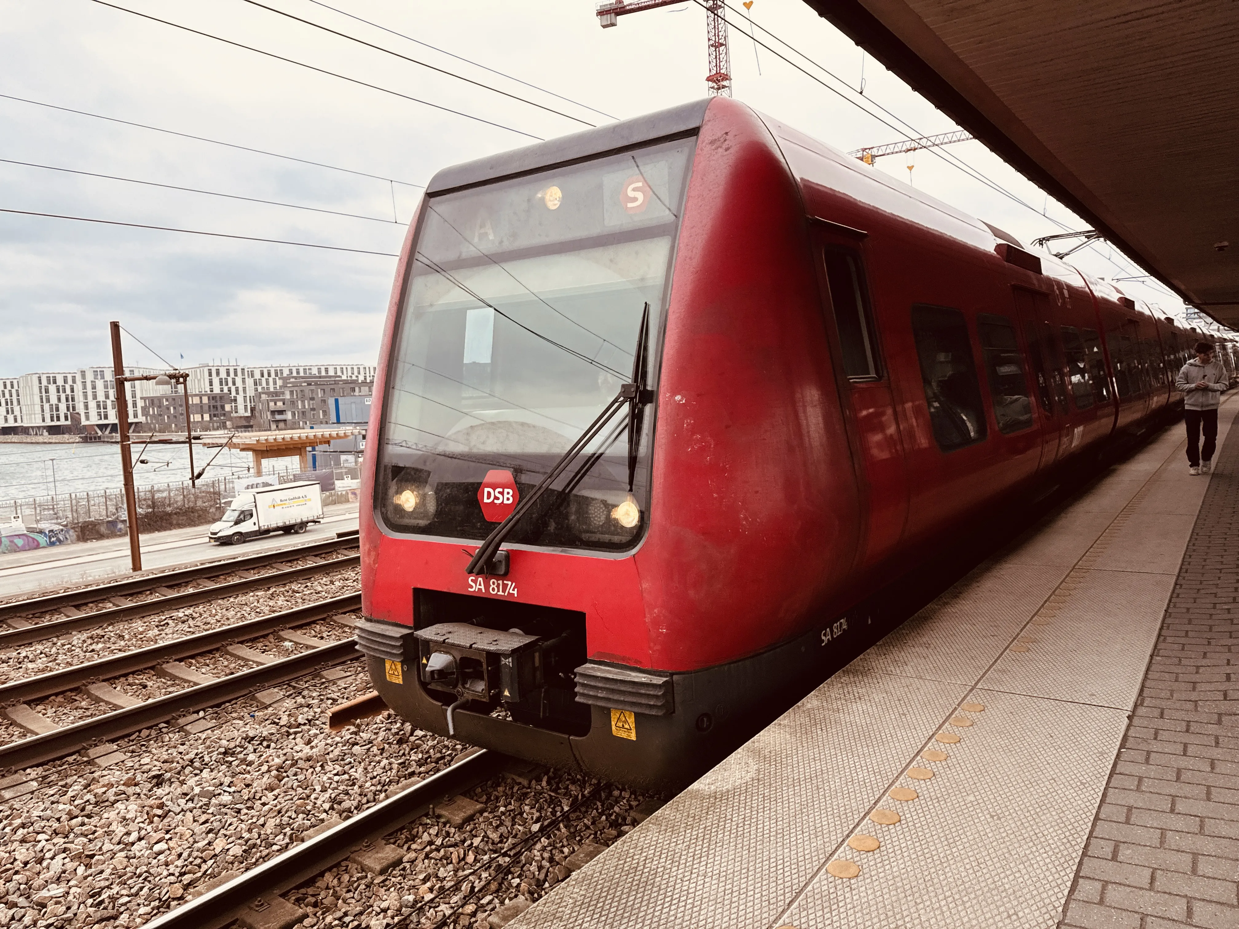 Billede af DSB SA 8174 fotograferet ud for Nordhavn S-togstrinbræt.