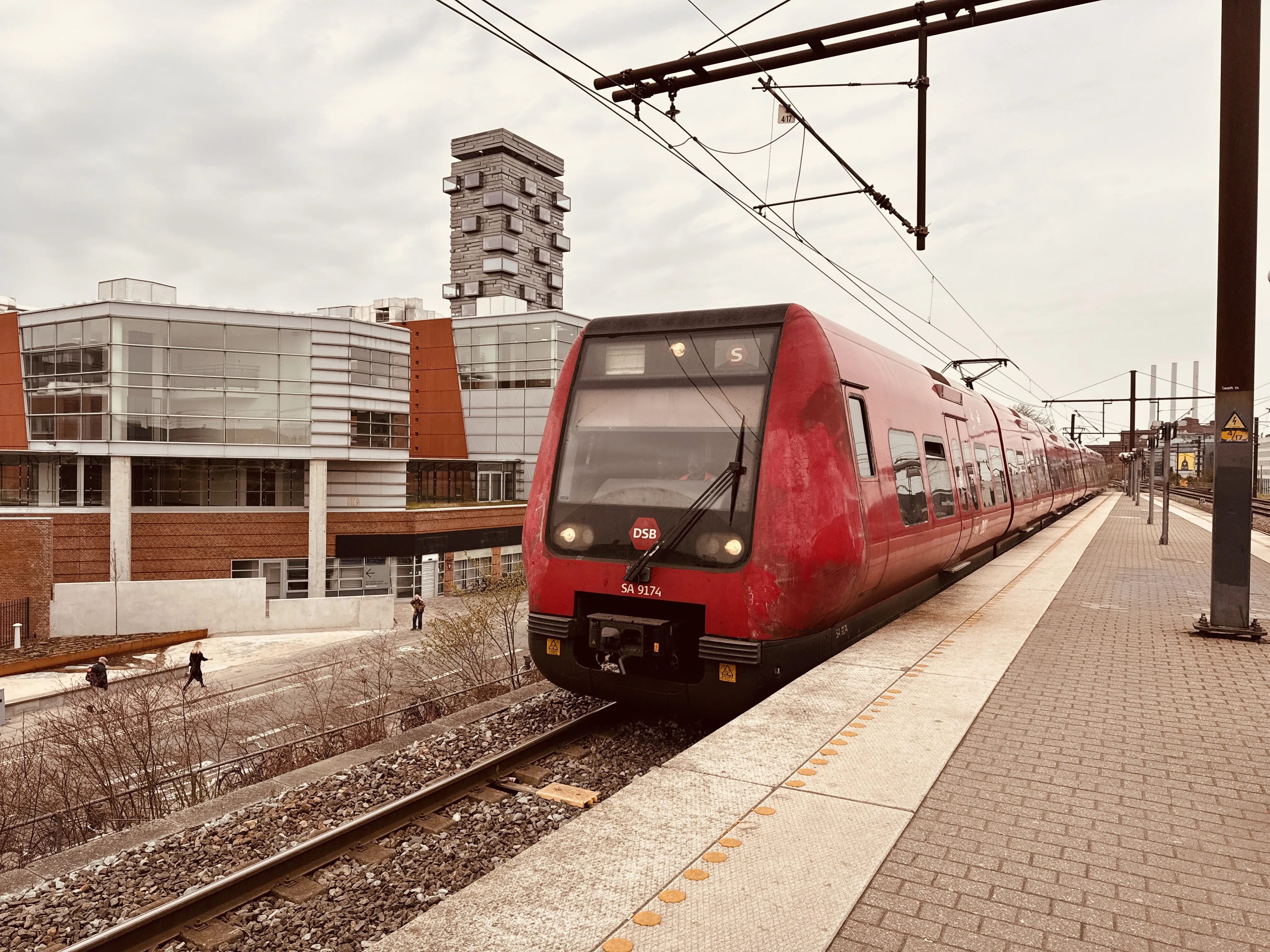 Billede af DSB SA 8174 fotograferet ud for Nordhavn S-togstrinbræt.