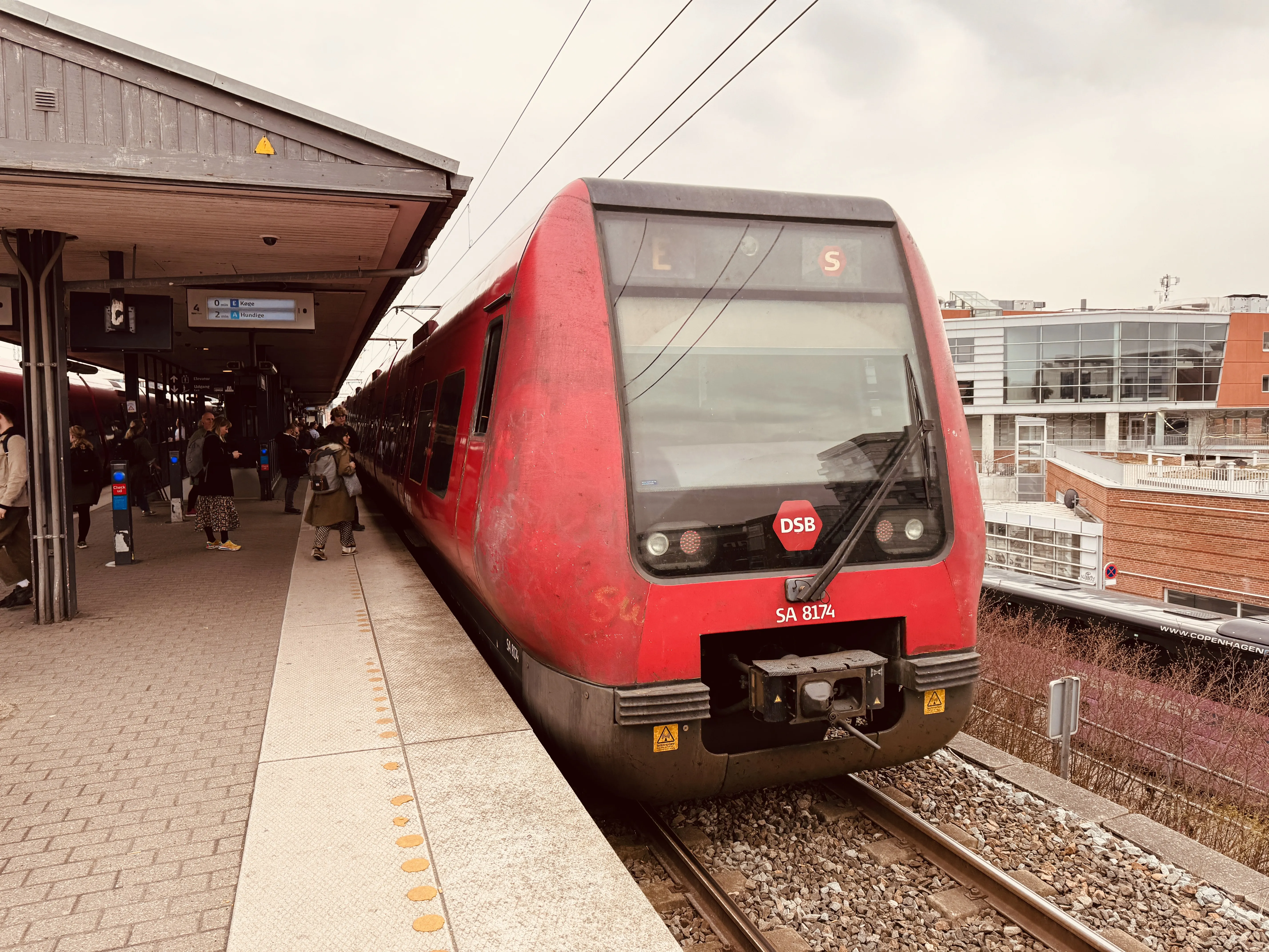 Billede af DSB SA 8174 fotograferet ud for Nordhavn S-togstrinbræt.