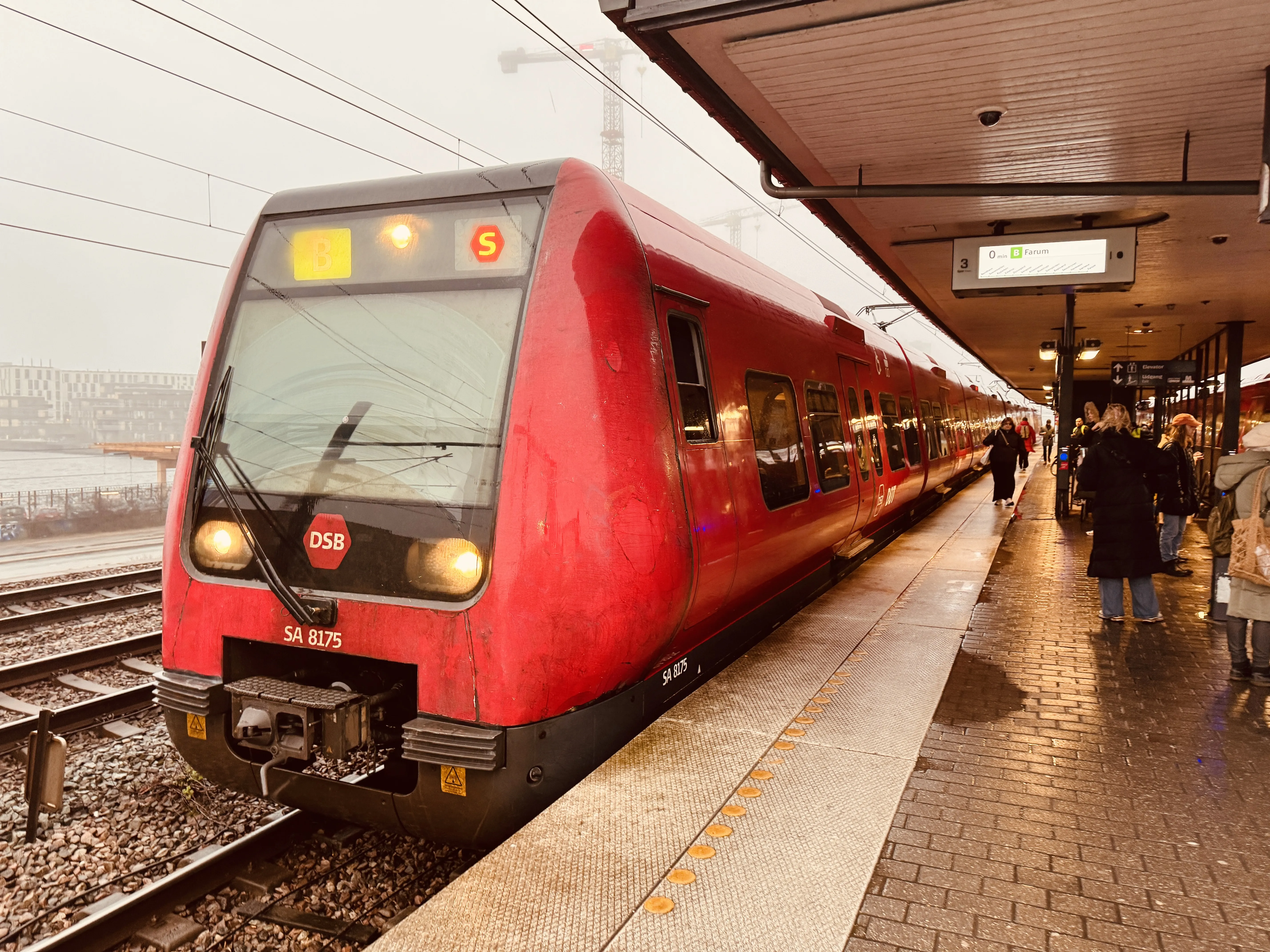 Billede af DSB SA 8175 fotograferet ud for Nordhavn S-togstrinbræt.