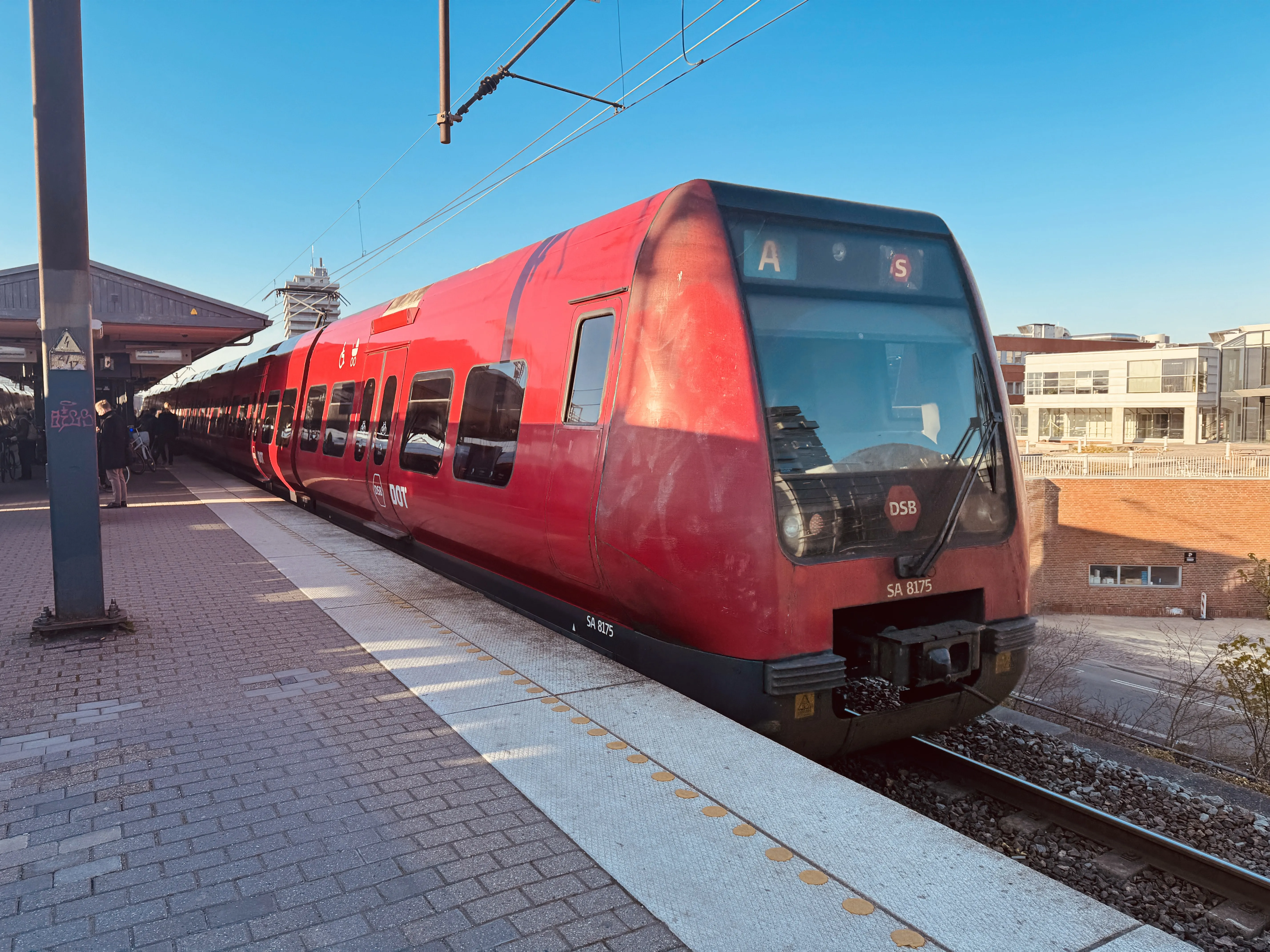 Billede af DSB SA 8175 fotograferet ud for Nordhavn S-togstrinbræt.