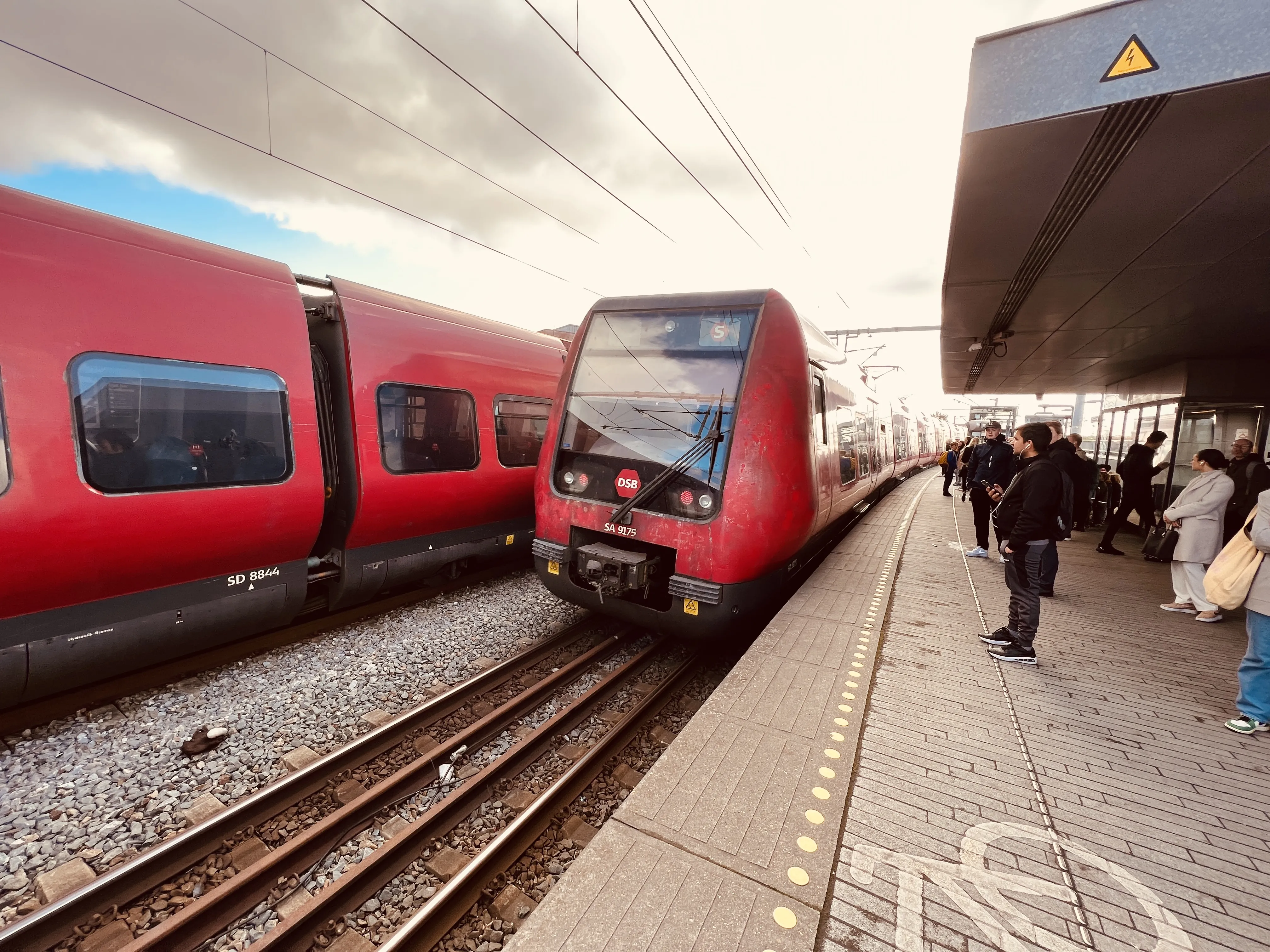 Billede af DSB SA 8175 fotograferet ud for Ny Ellebjerg Trinbræt.