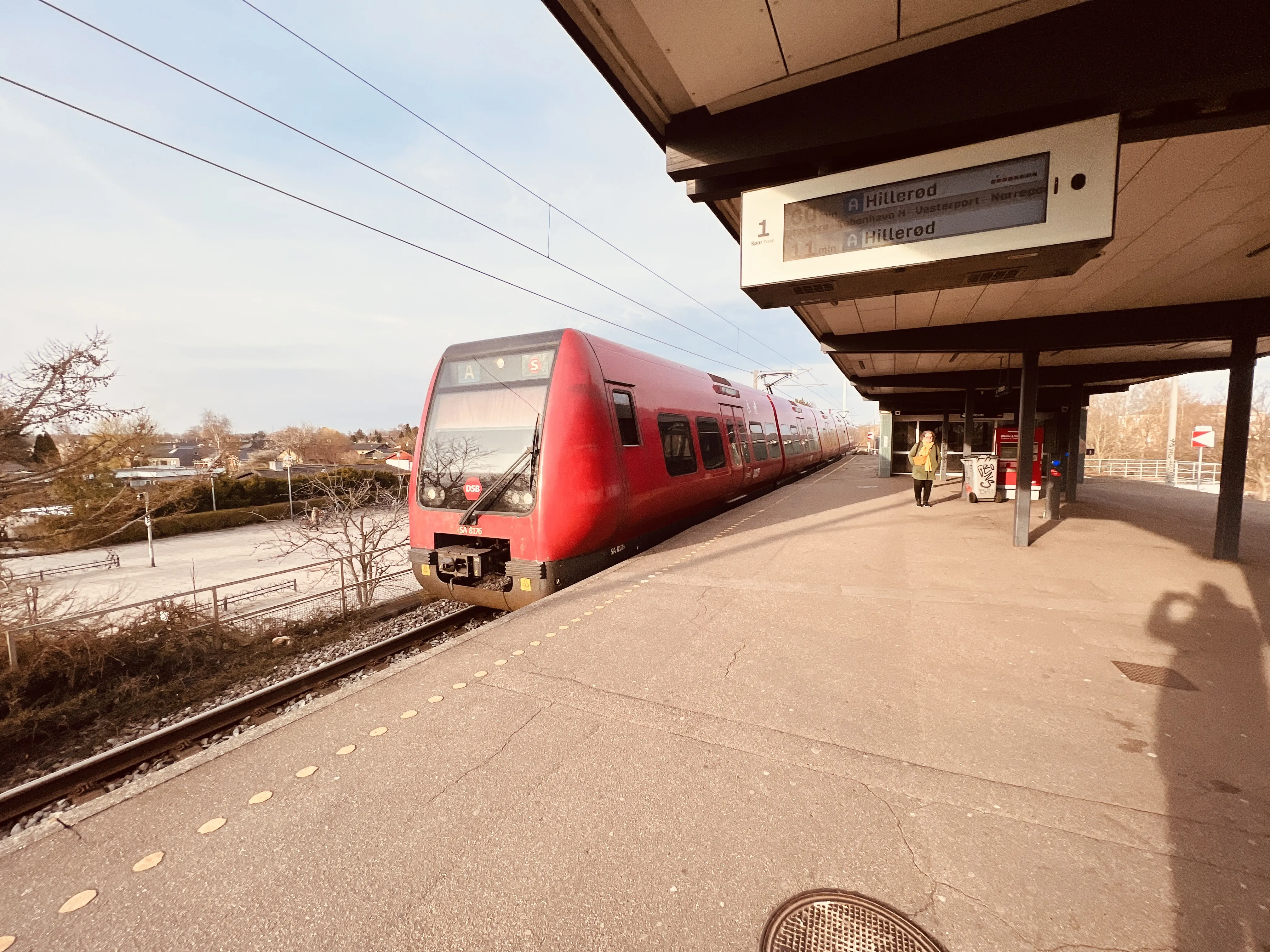 Billede af DSB SA 8176 fotograferet ud for Avedøre S-togstrinbræt.