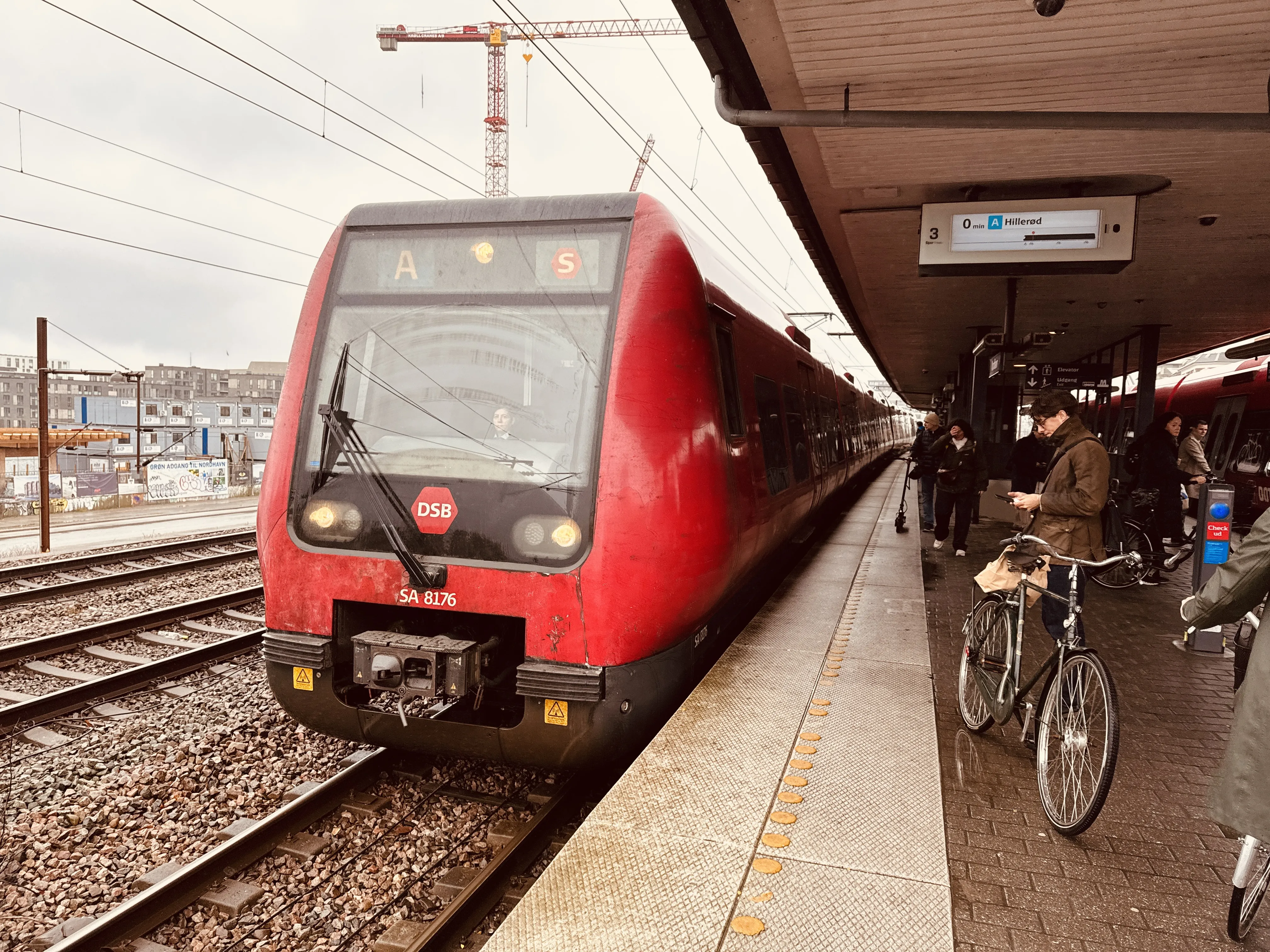 Billede af DSB SA 8176 fotograferet ud for Nordhavn S-togstrinbræt.