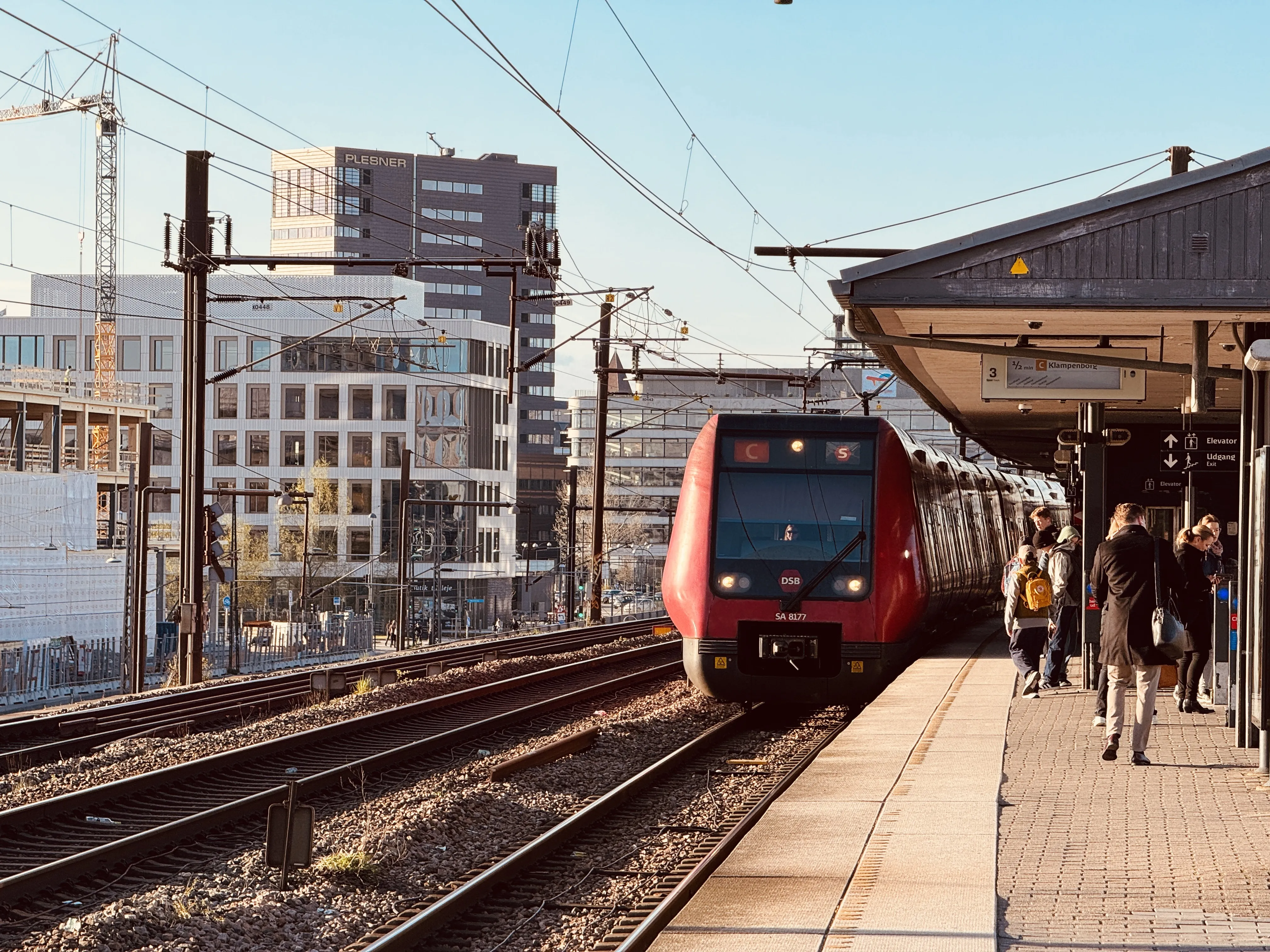 Billede af DSB SA 8177 fotograferet ud for Nordhavn S-togstrinbræt.