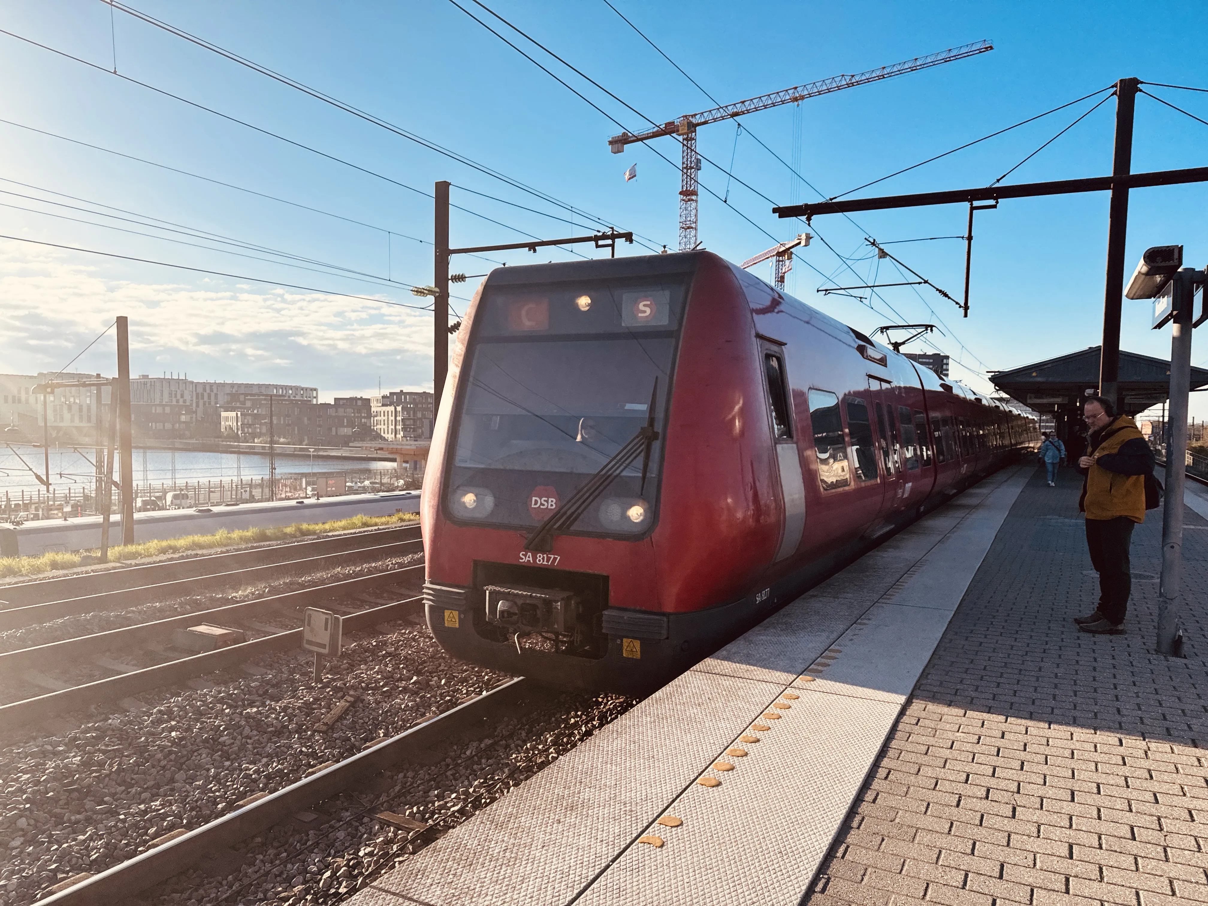 Billede af DSB SA 8177 fotograferet ud for Nordhavn S-togstrinbræt.