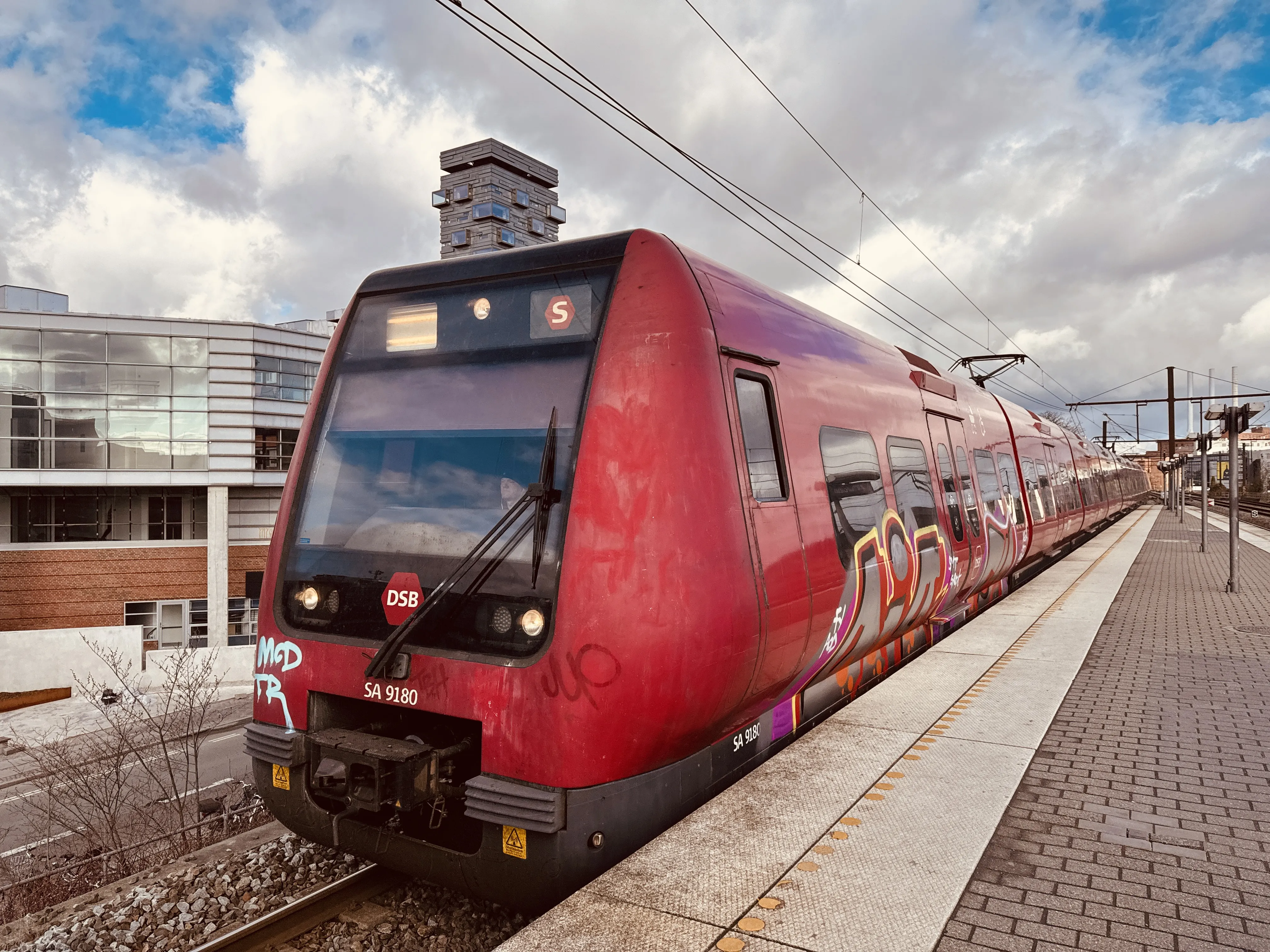 Billede af DSB SA 8180 fotograferet ud for Nordhavn S-togstrinbræt.