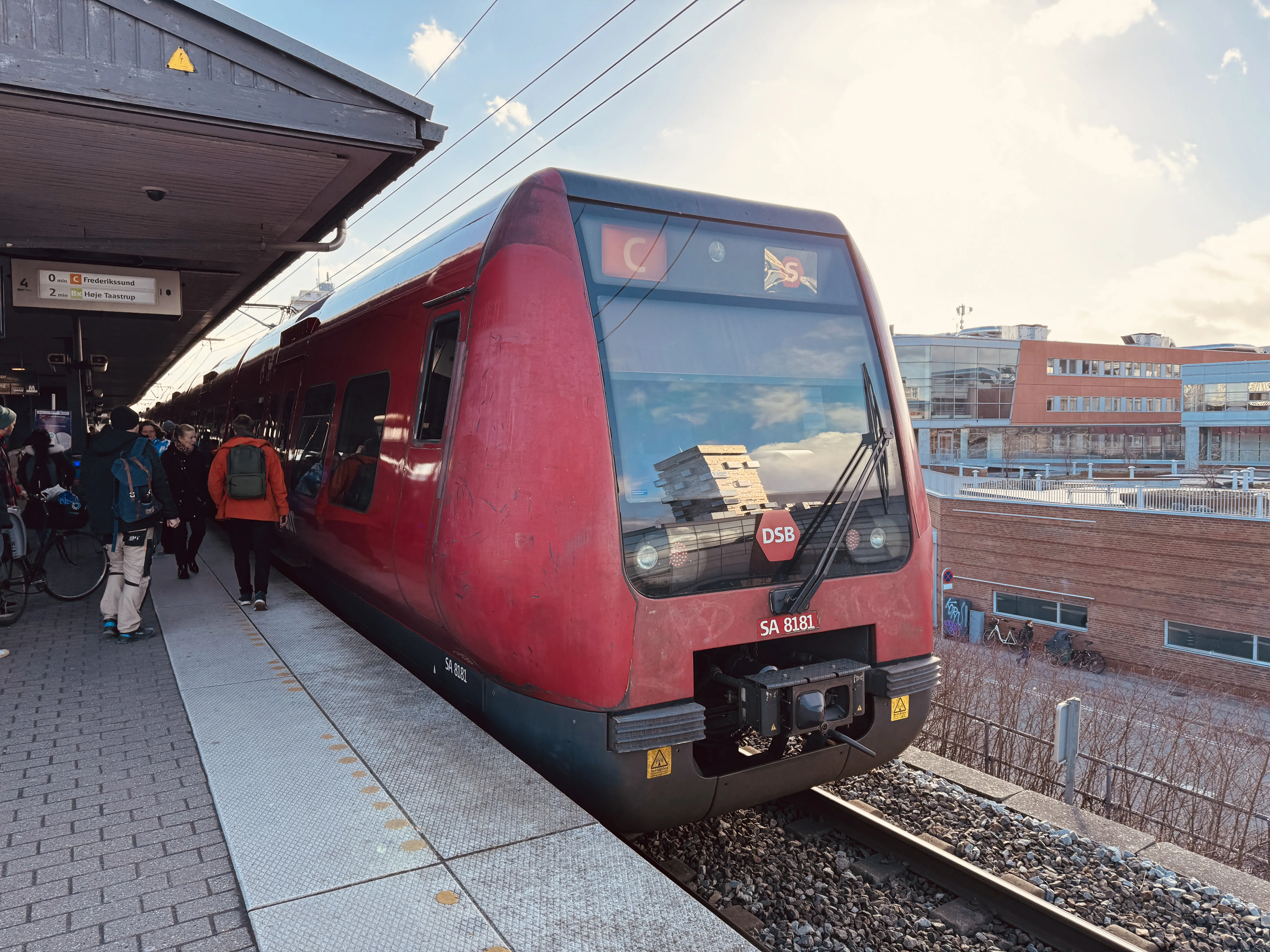 Billede af DSB SA 8181 fotograferet ud for Nordhavn S-togstrinbræt.