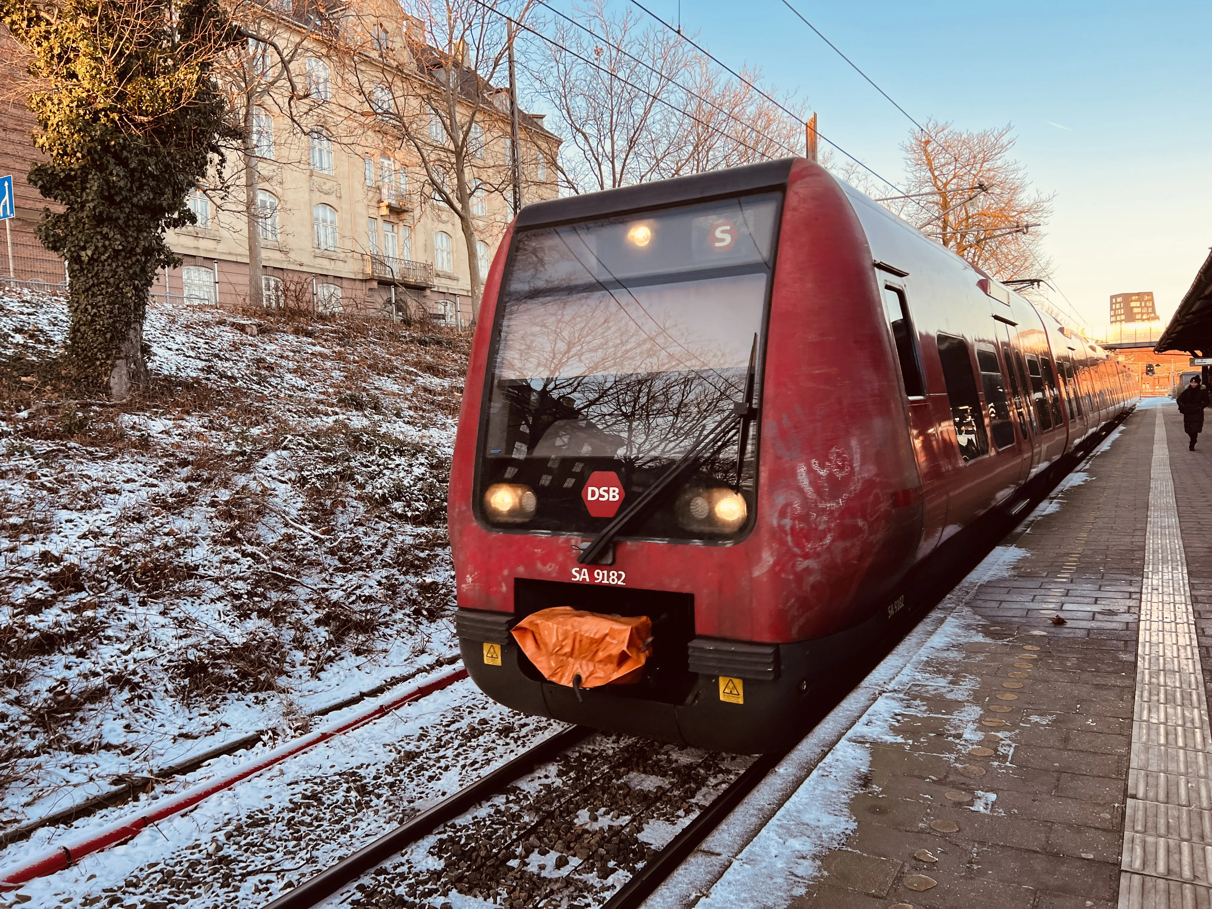 Billede af DSB SA 8182 fotograferet ud for Østerport Station.