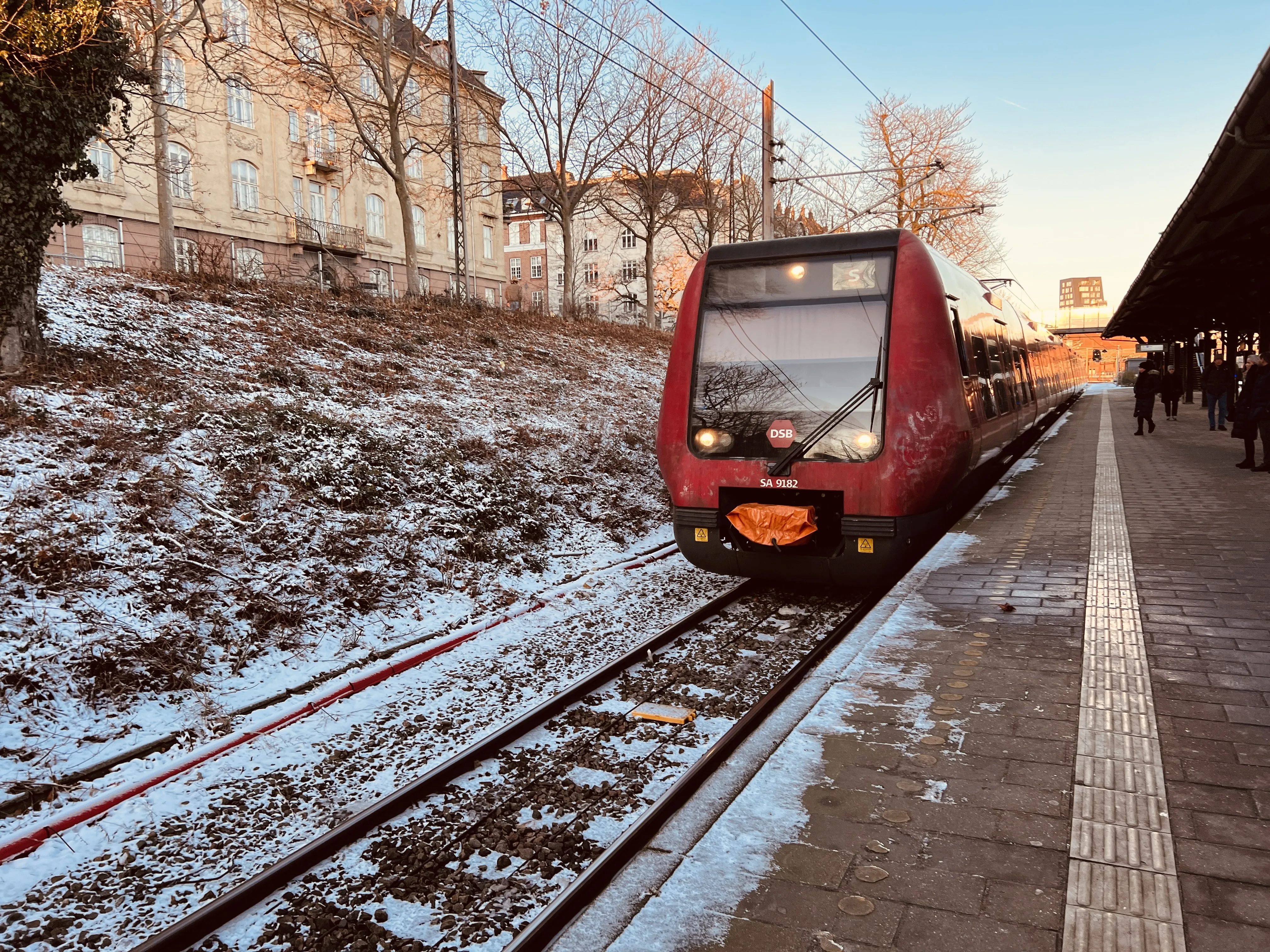 Billede af DSB SA 8182 fotograferet ud for Østerport Station.