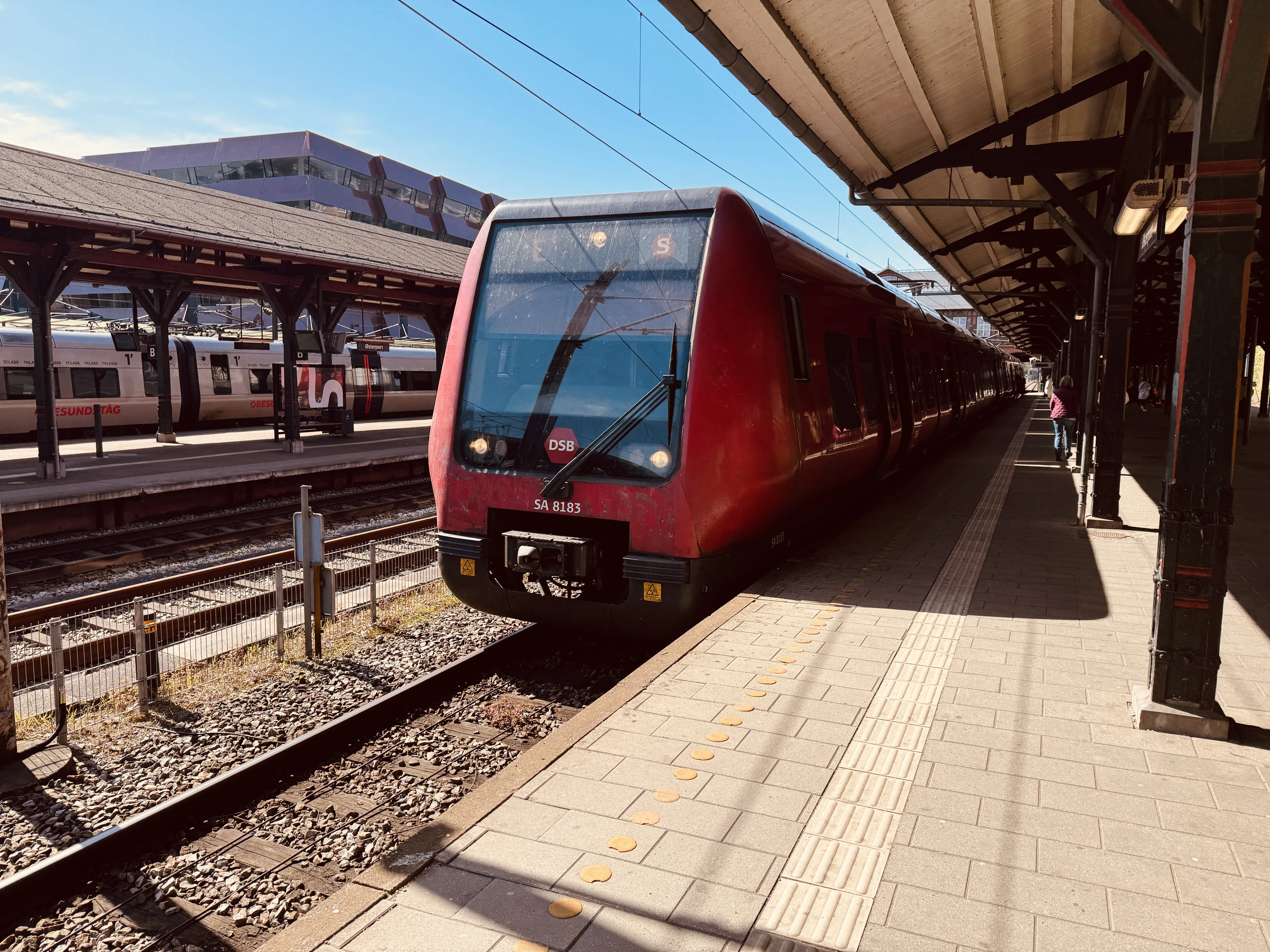 Billede af DSB SA 8183 fotograferet ud for Østerport Station.