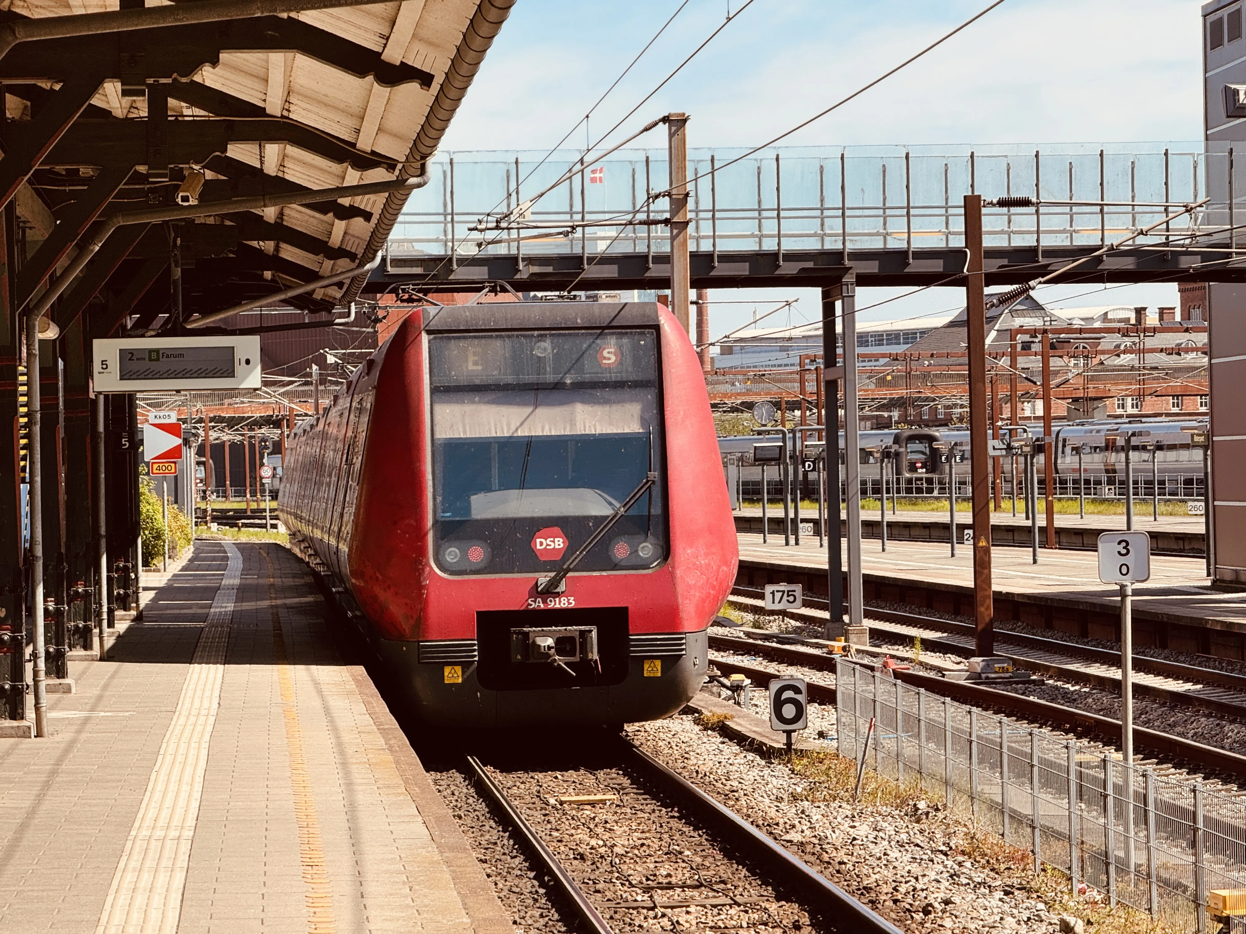 Billede af DSB SA 8183 fotograferet ud for Østerport Station.